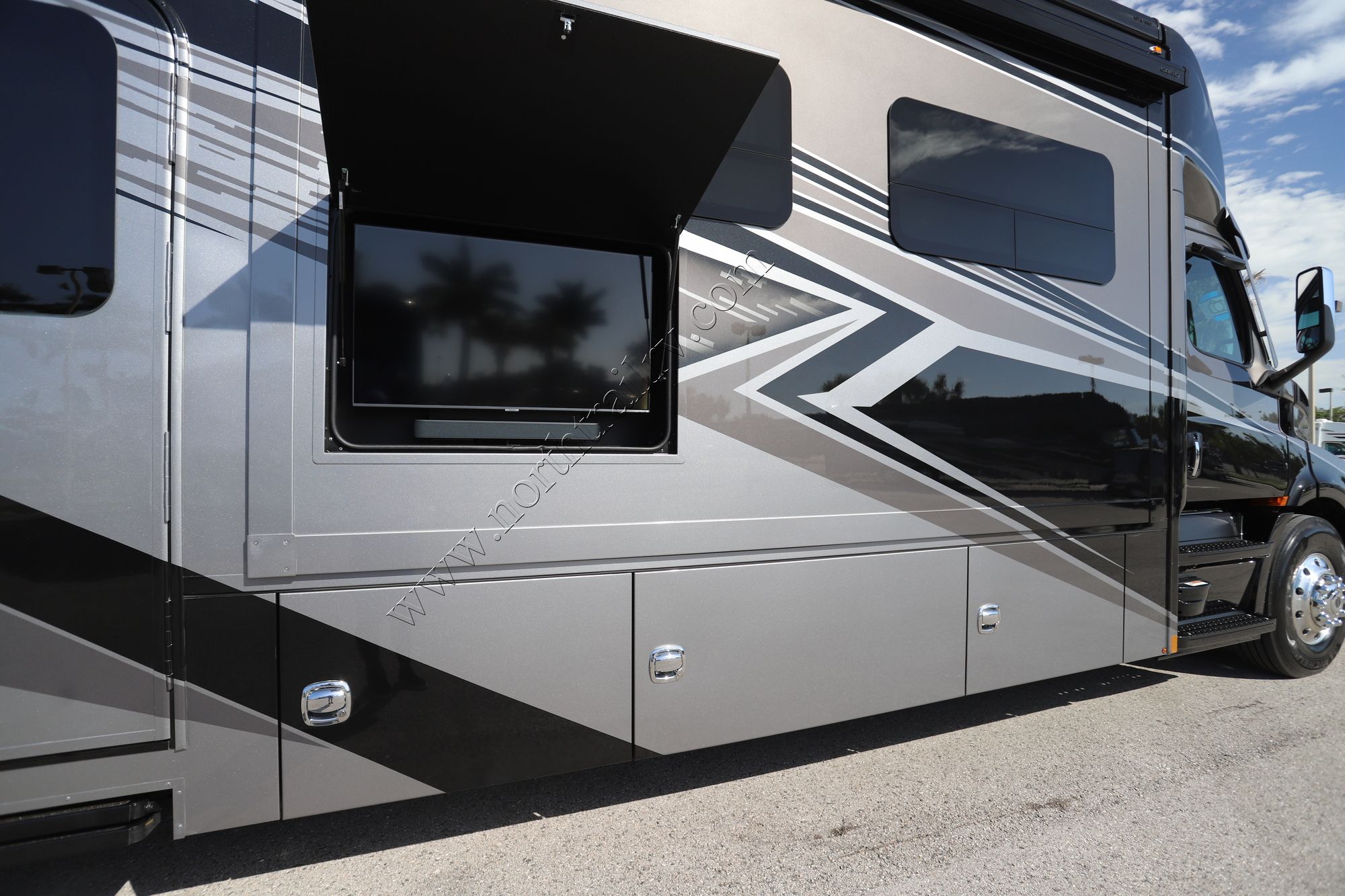 New 2025 Renegade Rv Explorer 40ERB Super C  For Sale