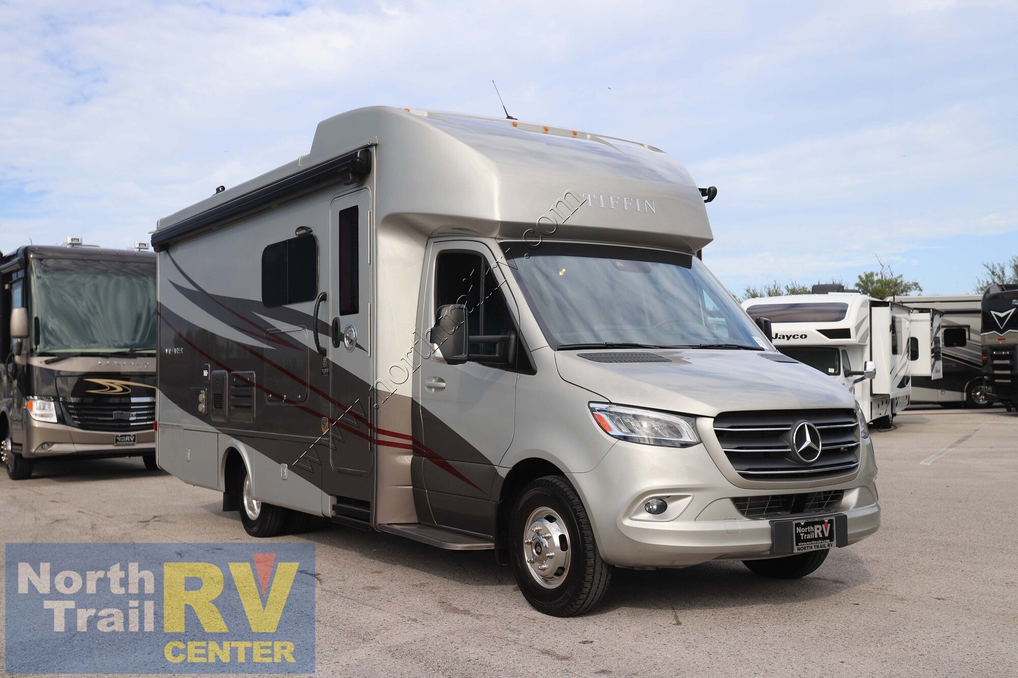 Used 2022 Tiffin Motor Homes Wayfarer 25RW Class C  For Sale