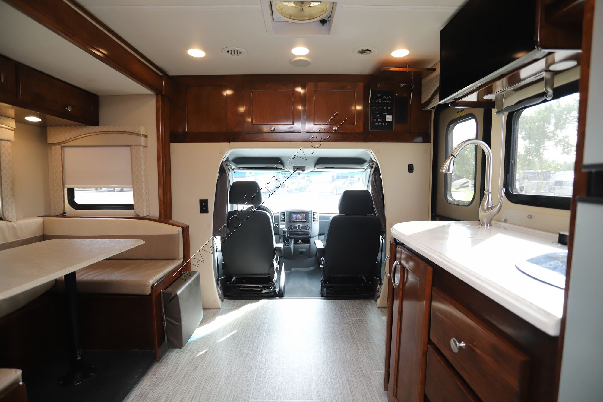 Used 2018 Renegade Rv Vienna 25VFWS Class C  For Sale