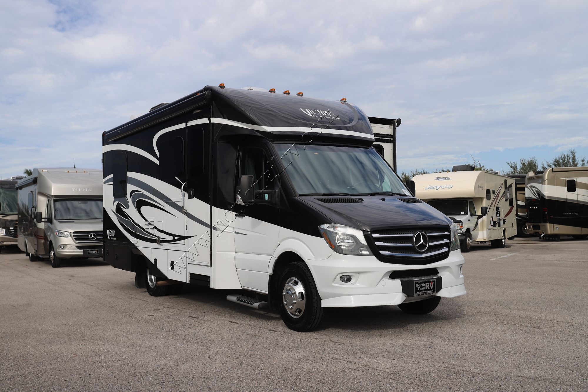 Used 2018 Renegade Rv Vienna 25VFWS Class C  For Sale