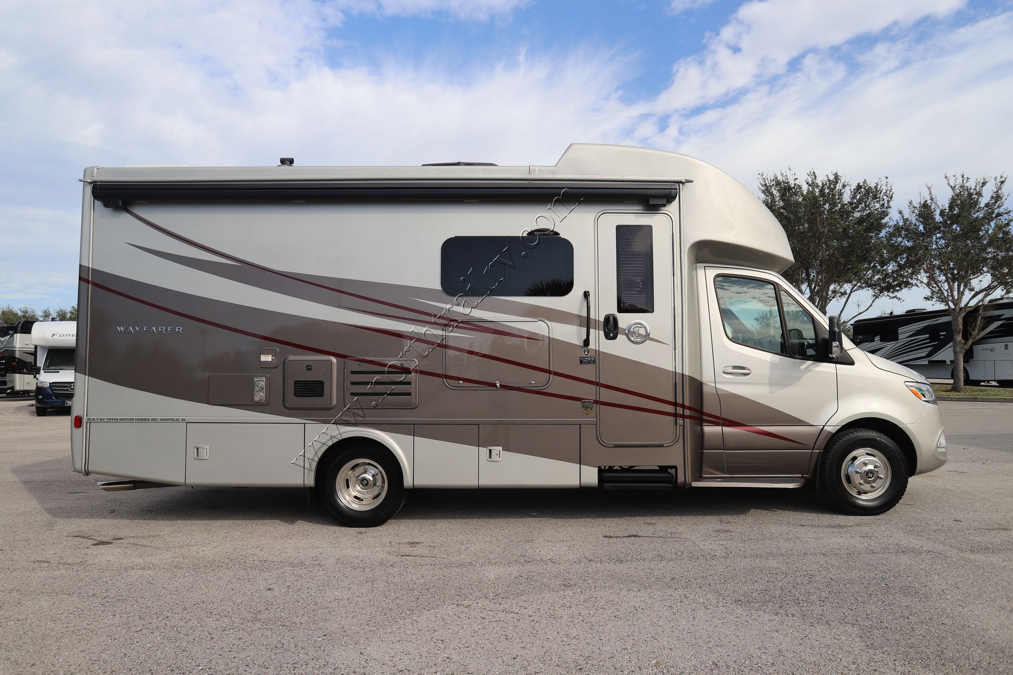 Used 2022 Tiffin Motor Homes Wayfarer 25RW Class C  For Sale