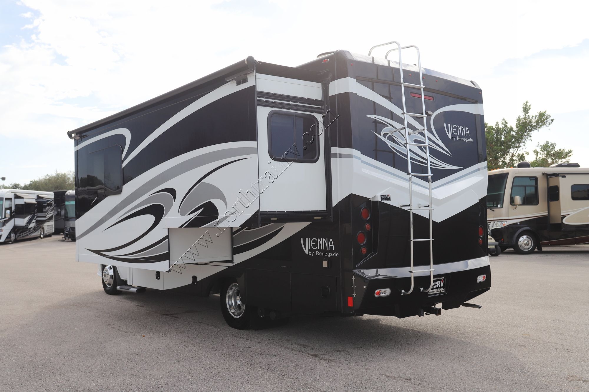 Used 2018 Renegade Rv Vienna 25VFWS Class C  For Sale