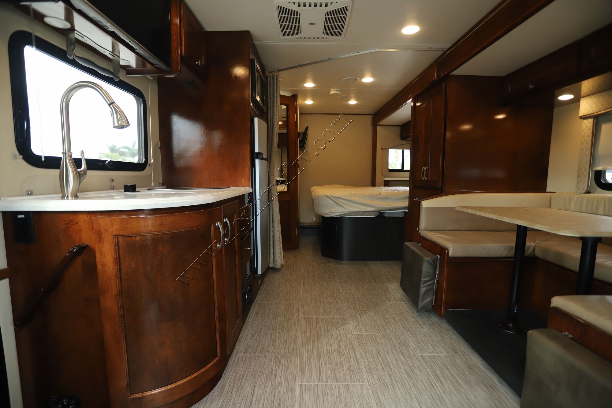 Used 2018 Renegade Rv Vienna 25VFWS Class C  For Sale