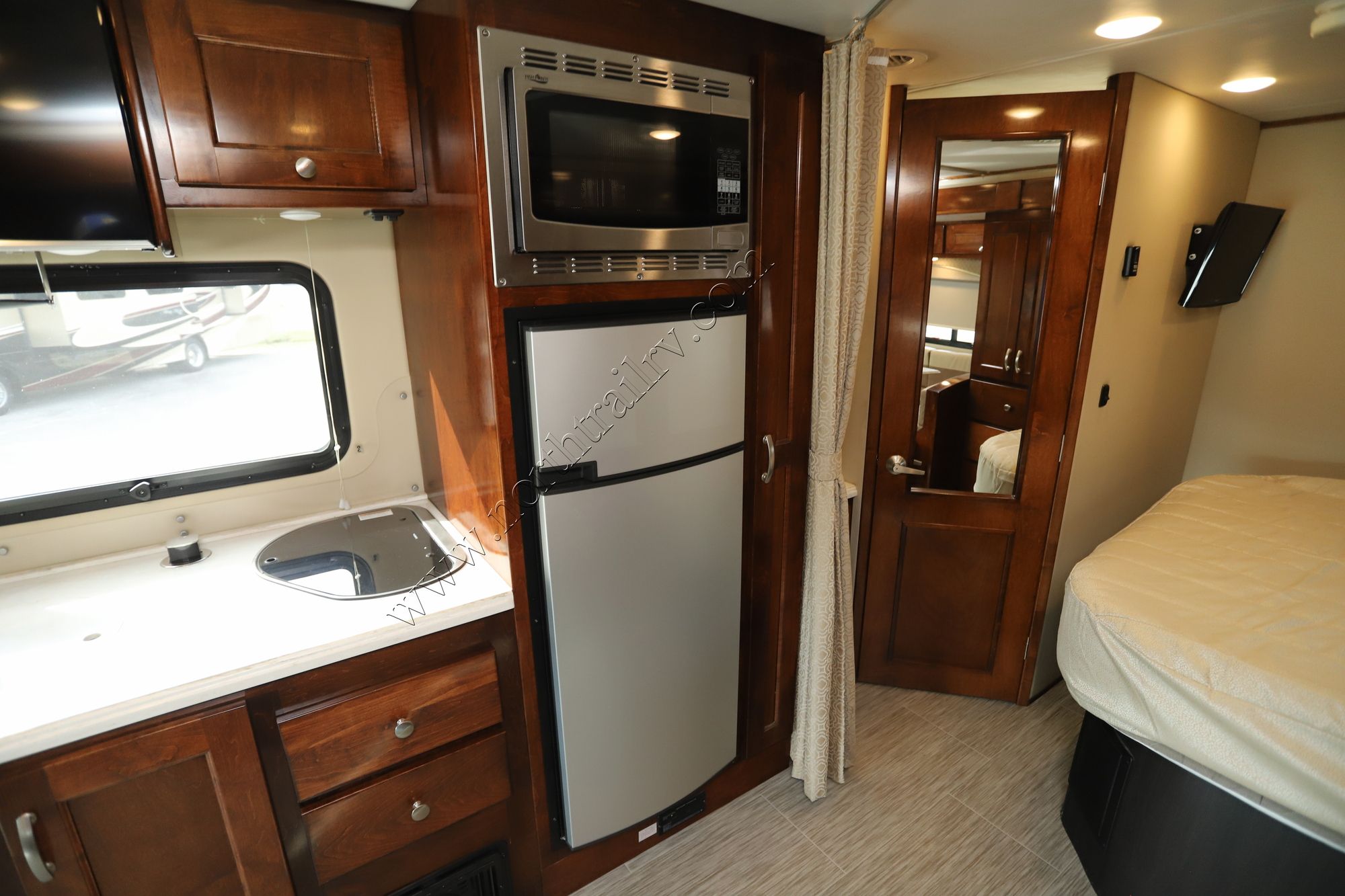 Used 2018 Renegade Rv Vienna 25VFWS Class C  For Sale