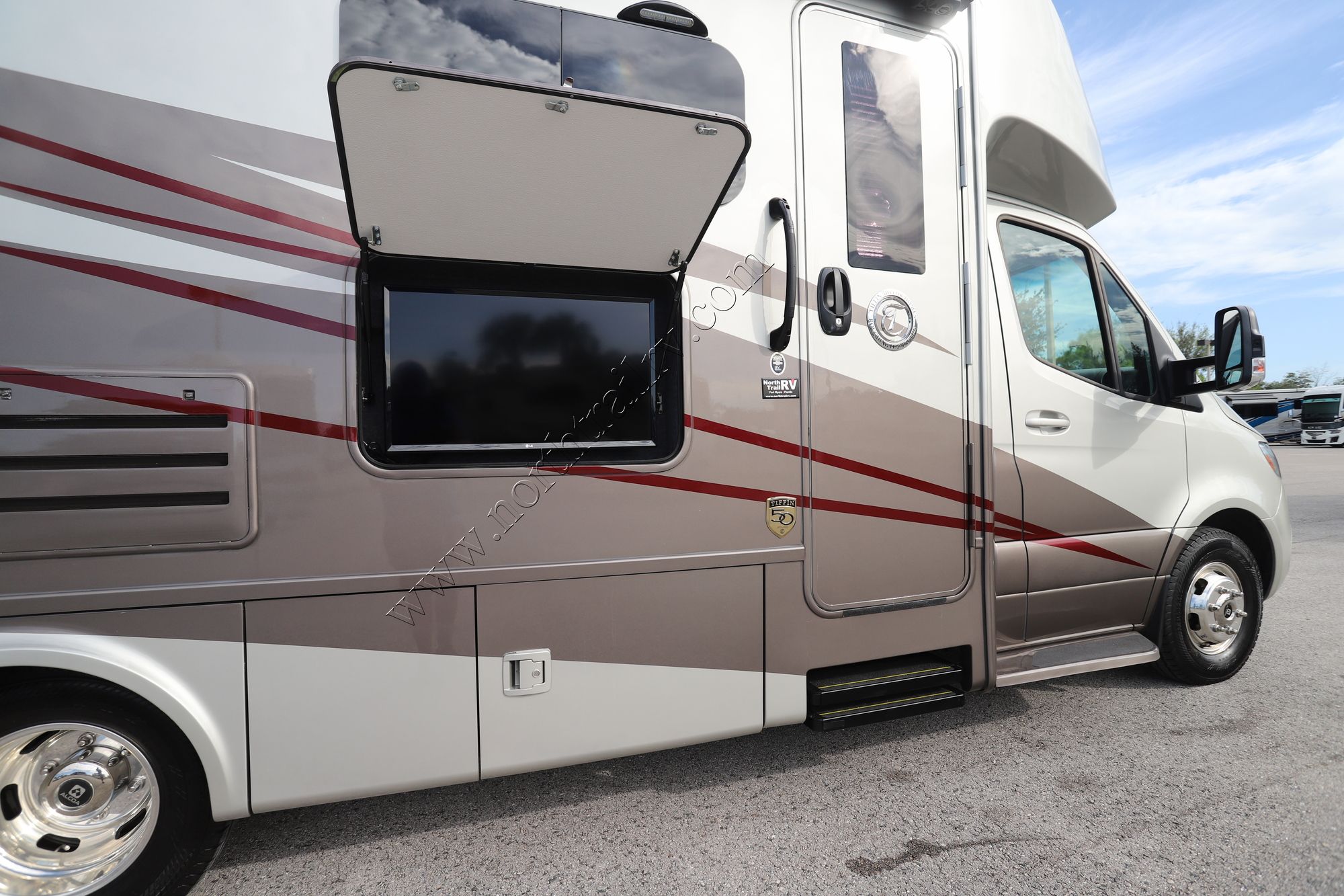 Used 2022 Tiffin Motor Homes Wayfarer 25RW Class C  For Sale