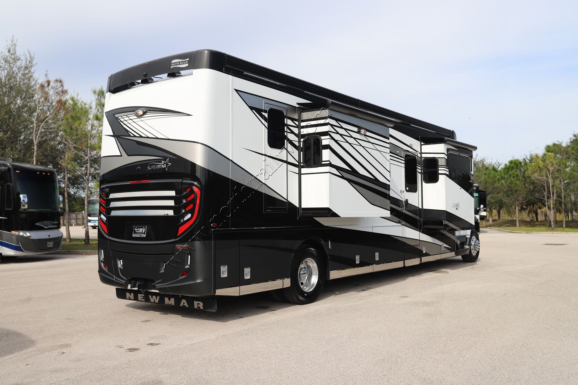 New 2024 Newmar Super Star 4059 Super C  For Sale