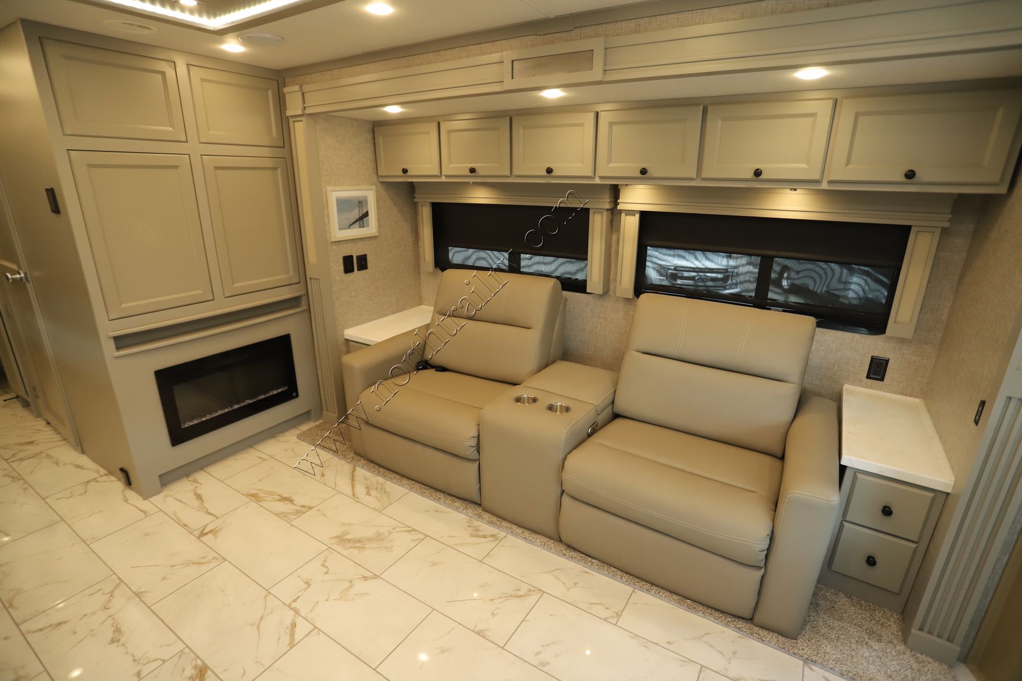 New 2025 Tiffin Motor Homes Allegro Red 33AA Class A  For Sale