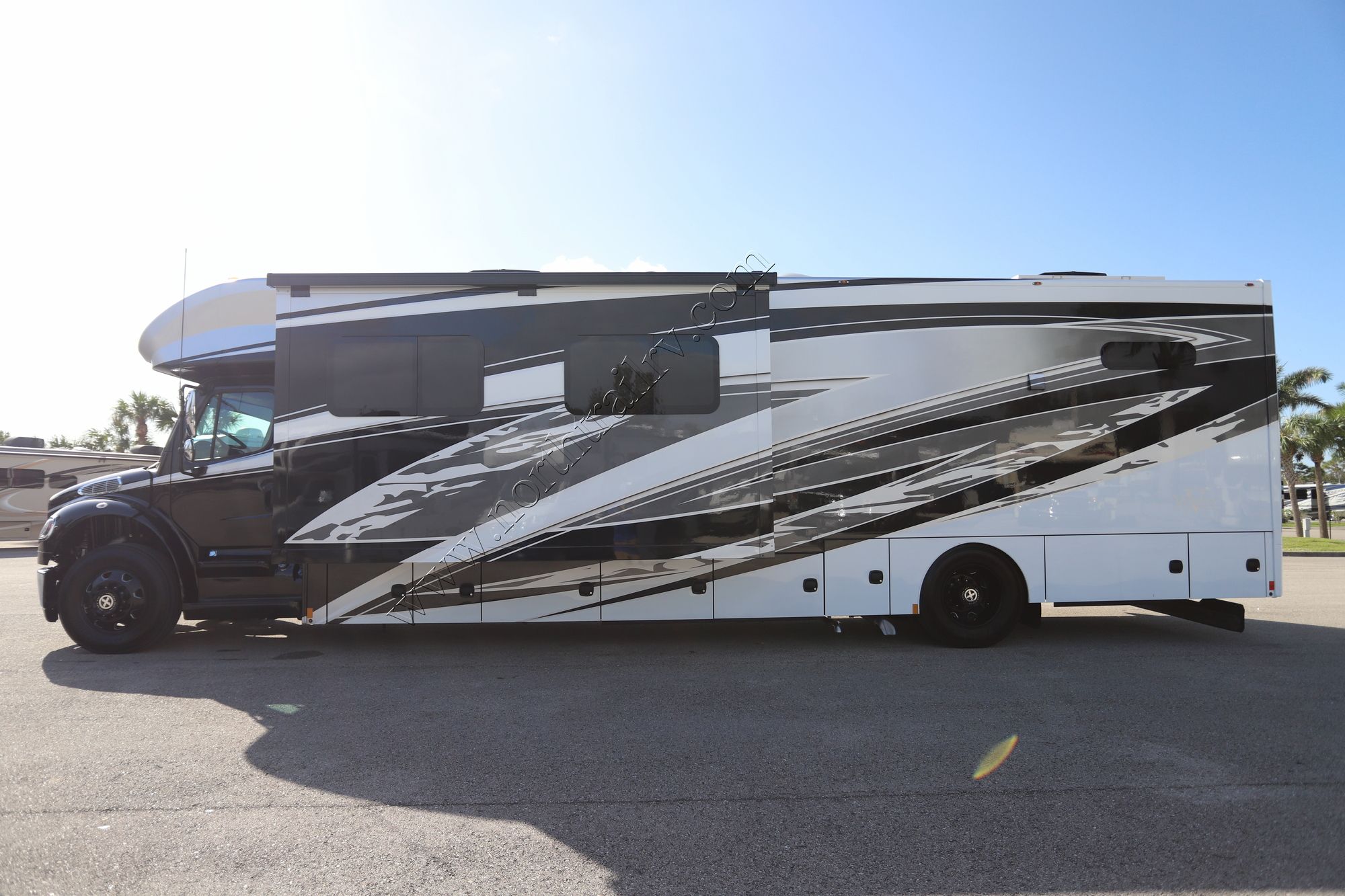 Used 2024 Renegade Rv Verona 40VBH Super C  For Sale