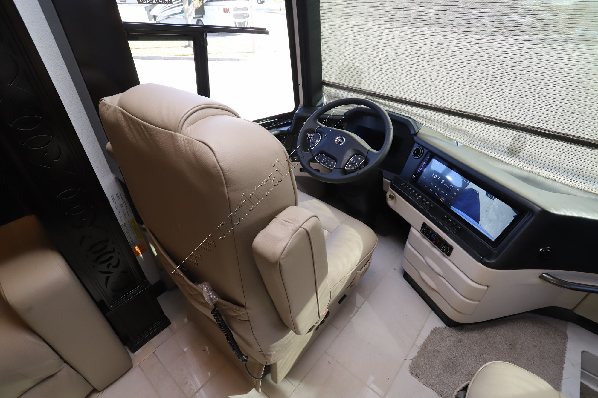 New 2025 Newmar Essex 4595 Class A  For Sale