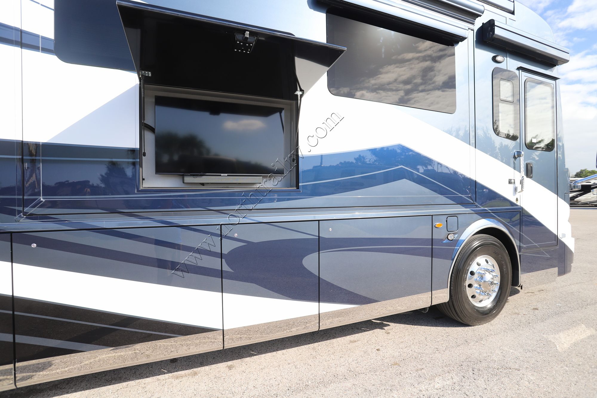 New 2025 Newmar Essex 4595 Class A  For Sale