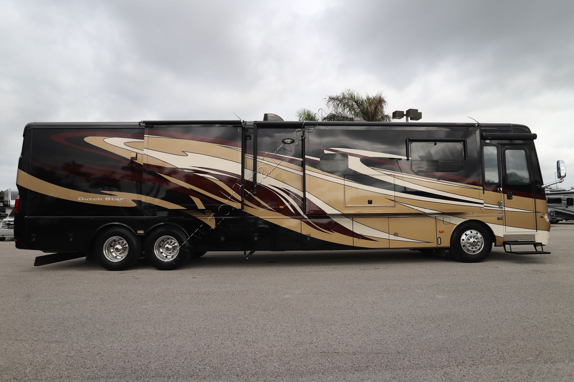 Used 2014 Newmar Dutch Star 4369 Class A  For Sale