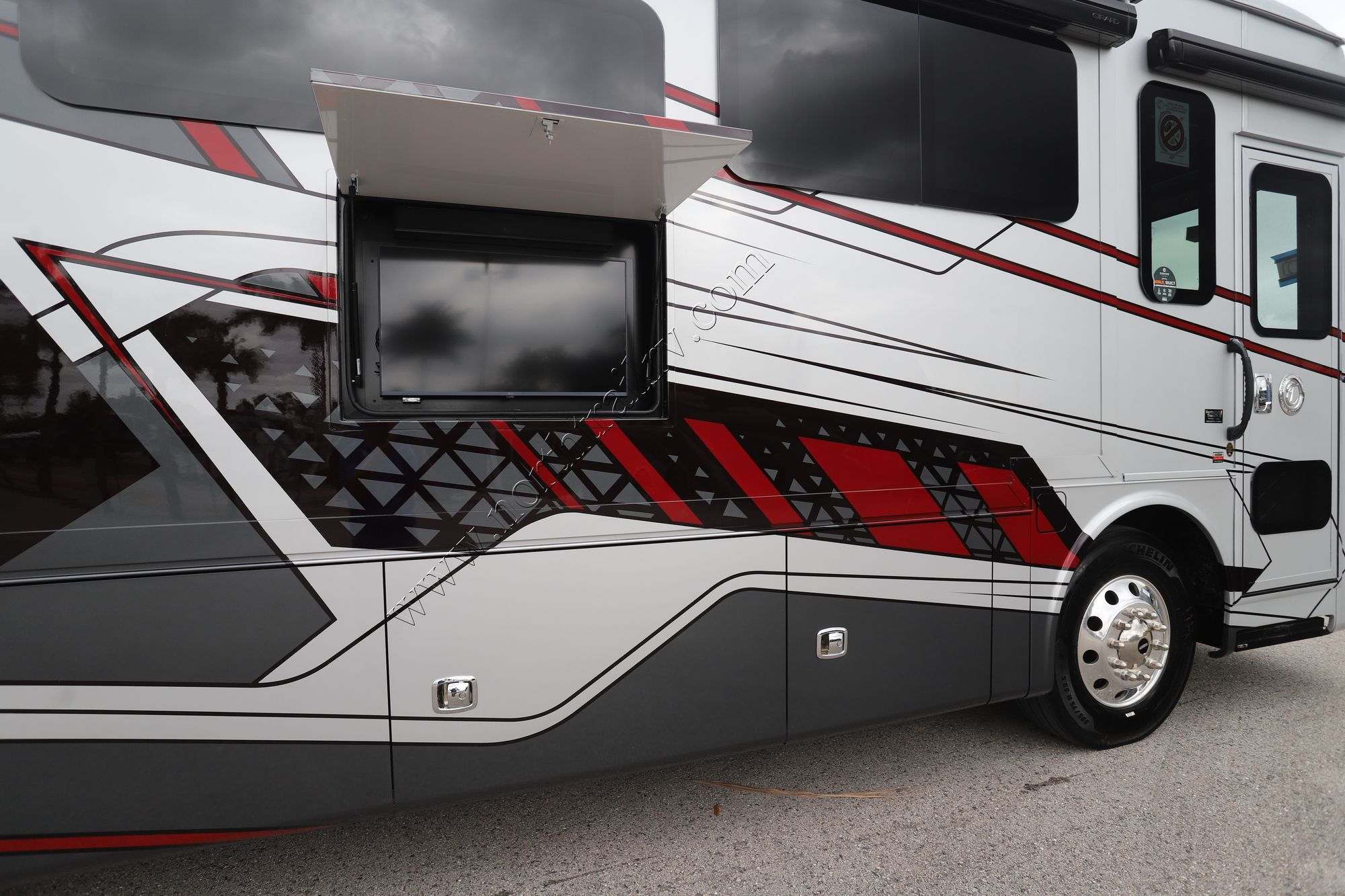 New 2025 Tiffin Motor Homes Allegro Red 33AA Class A  For Sale