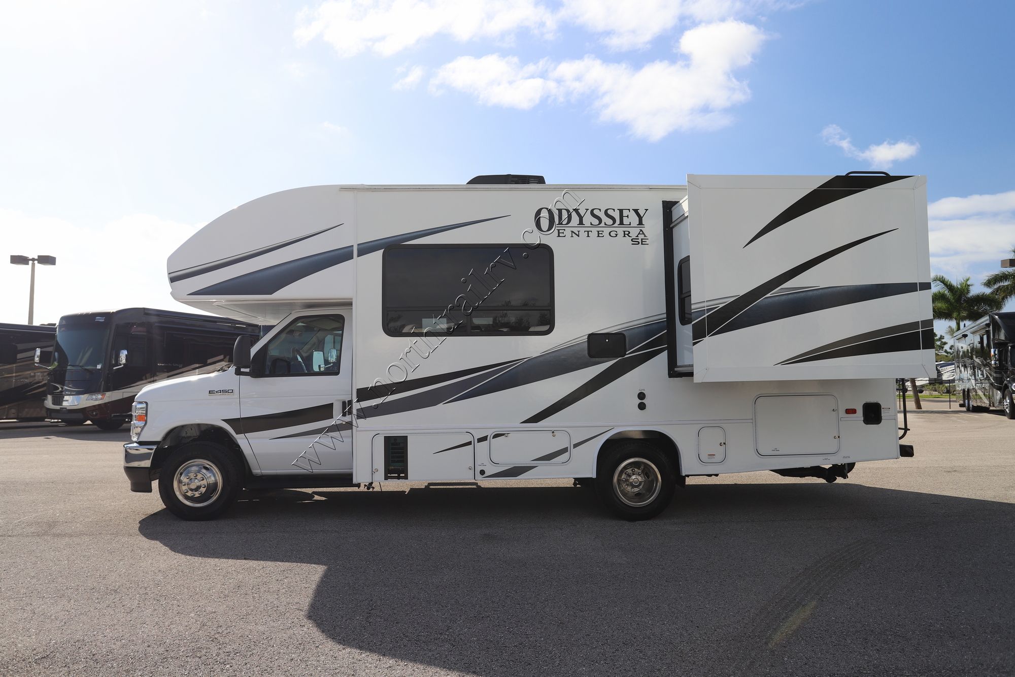 Used 2024 Entegra Odyssey Se 22CF Class C  For Sale