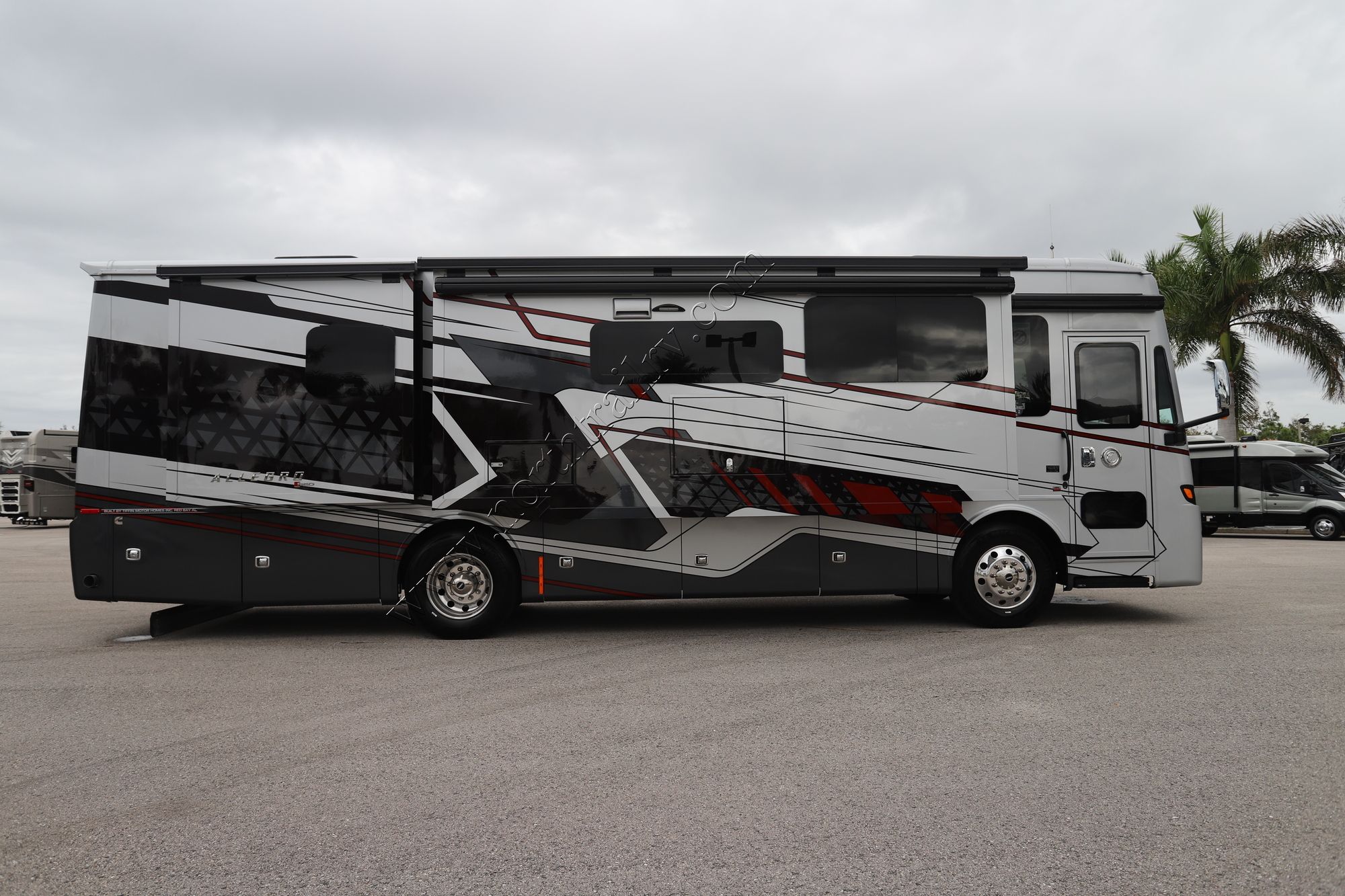 New 2025 Tiffin Motor Homes Allegro Red 33AA Class A  For Sale