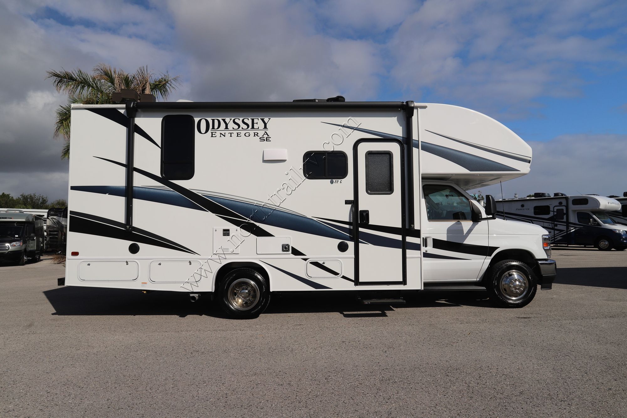 Used 2024 Entegra Odyssey Se 22CF Class C  For Sale