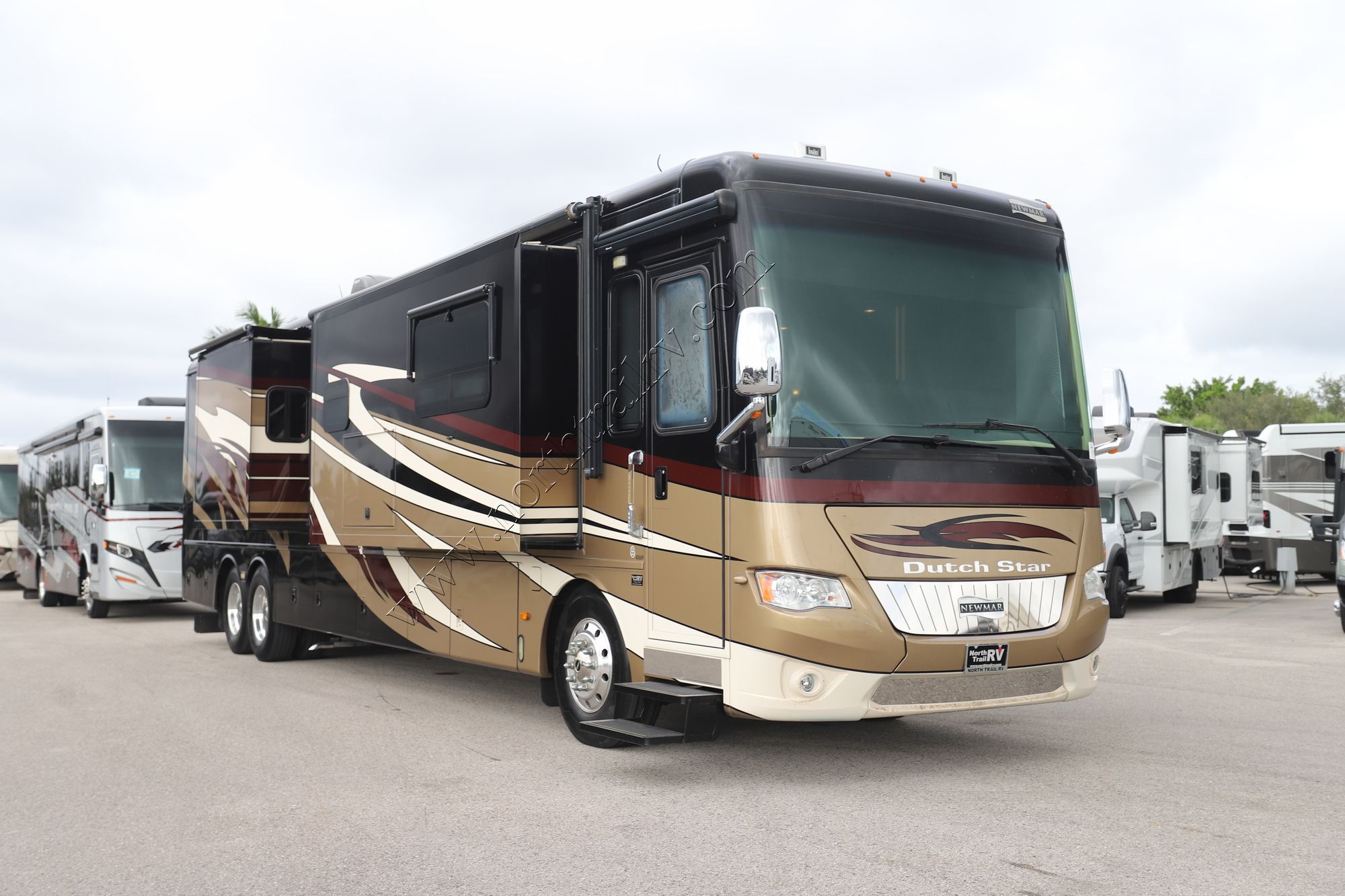 Used 2014 Newmar Dutch Star 4369 Class A  For Sale