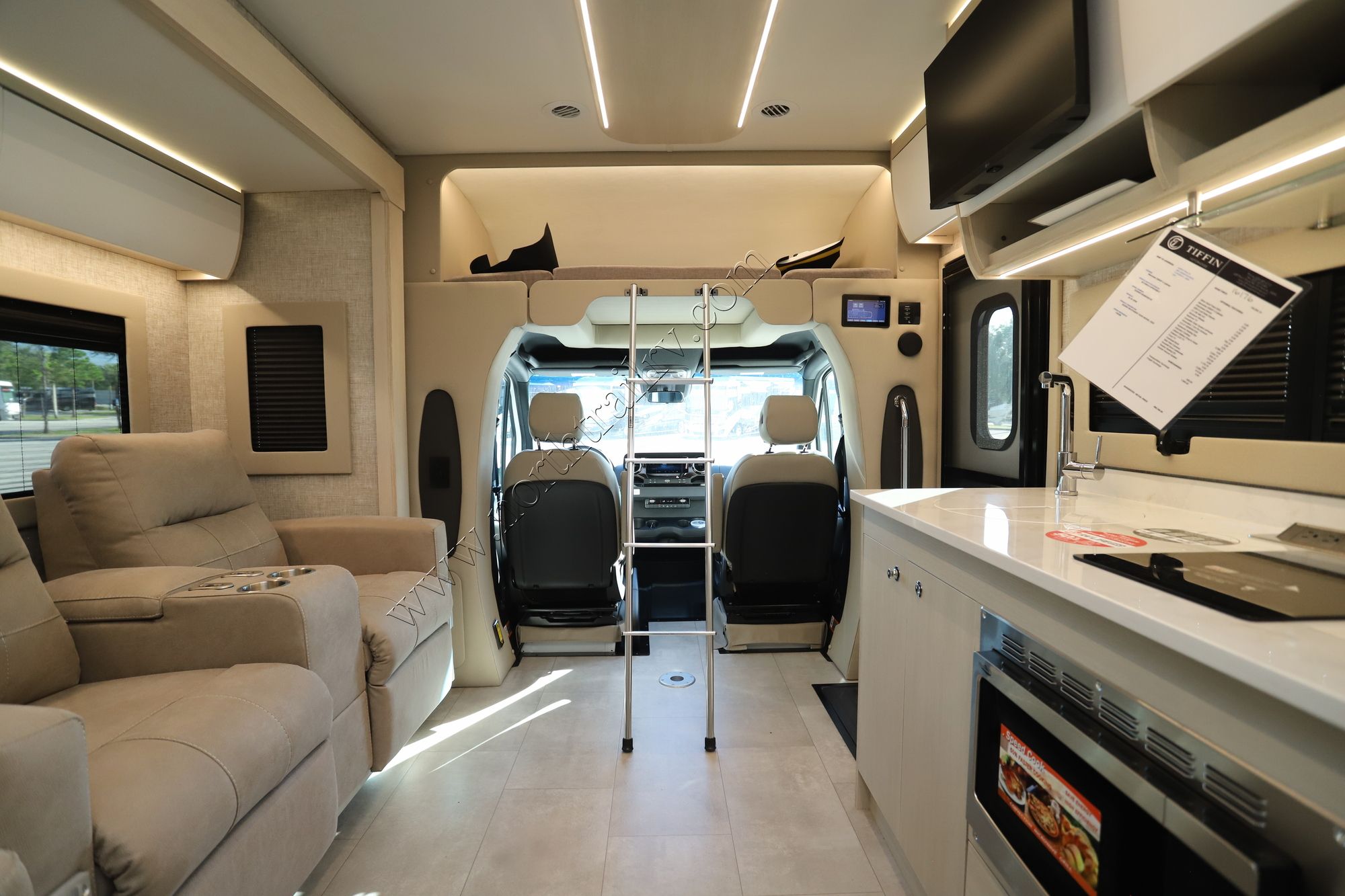 New 2025 Tiffin Motor Homes Wayfarer 25XRW Class C  For Sale