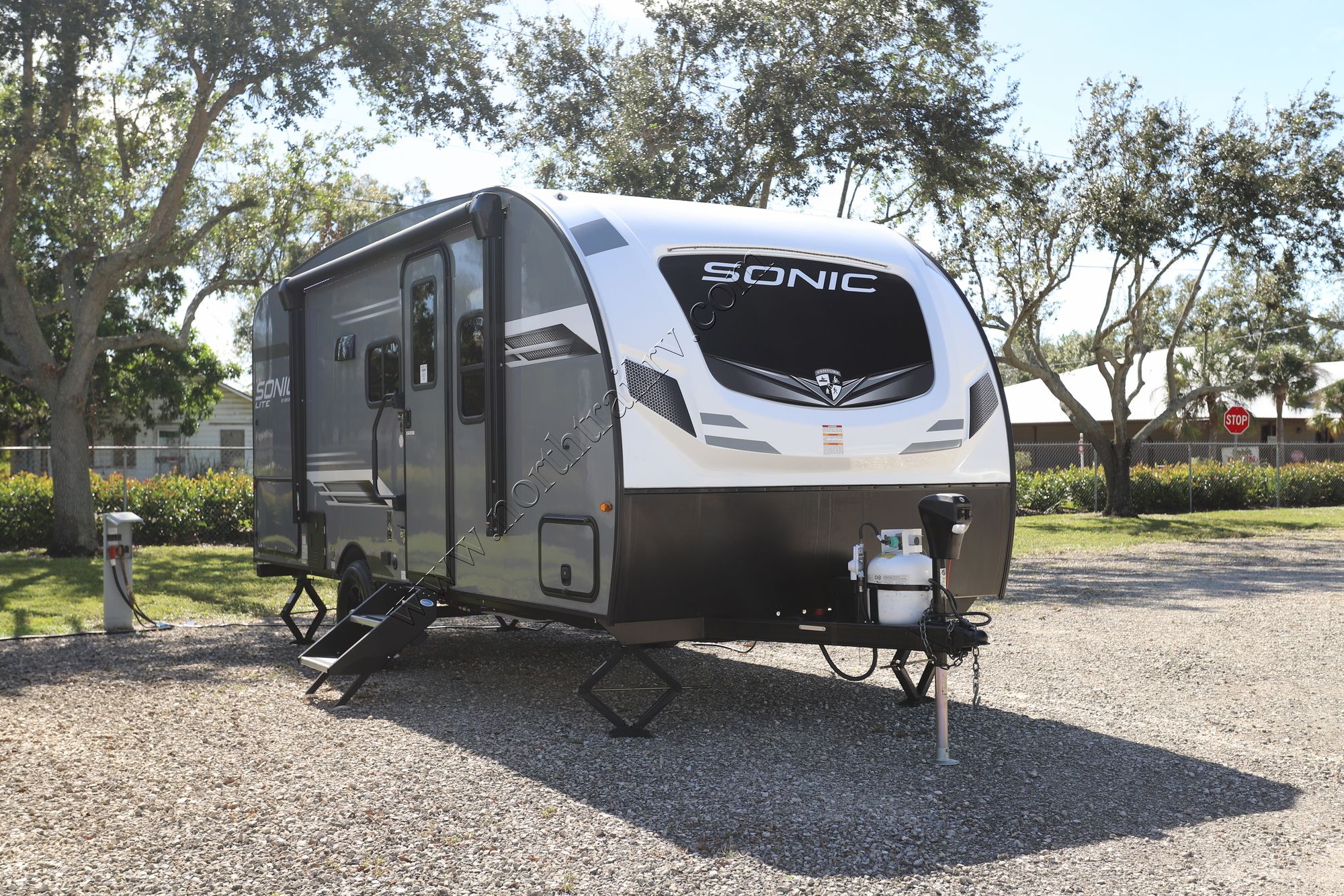 Used 2024 Venture Rv Sonic Lite 170VBH Travel Trailer  For Sale