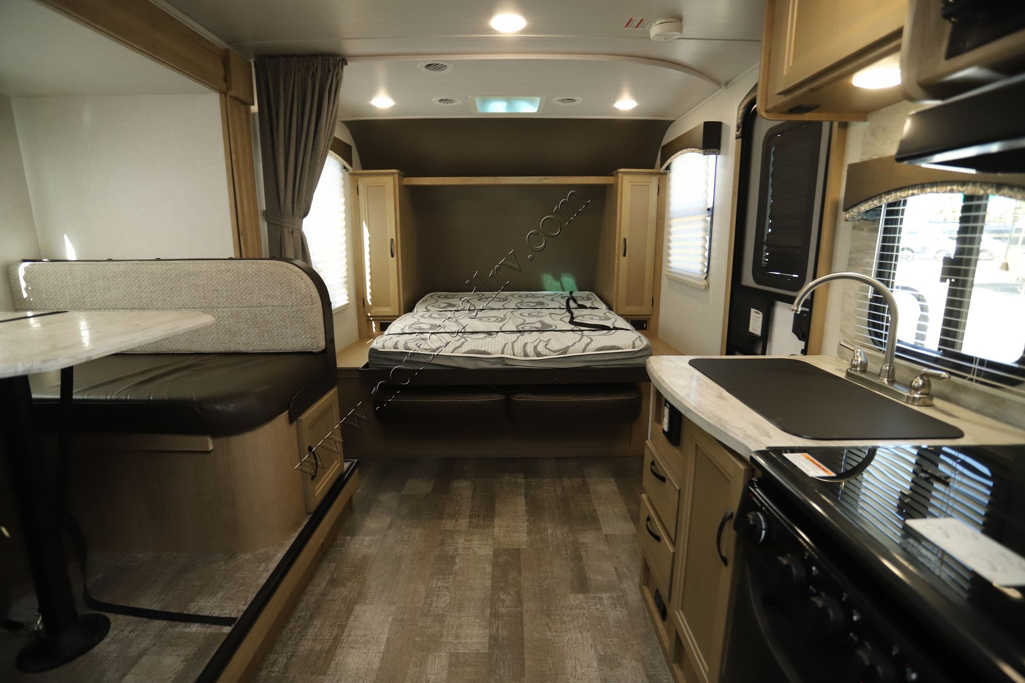 Used 2021 Winnebago Micro Minnie 2108 Travel Trailer  For Sale