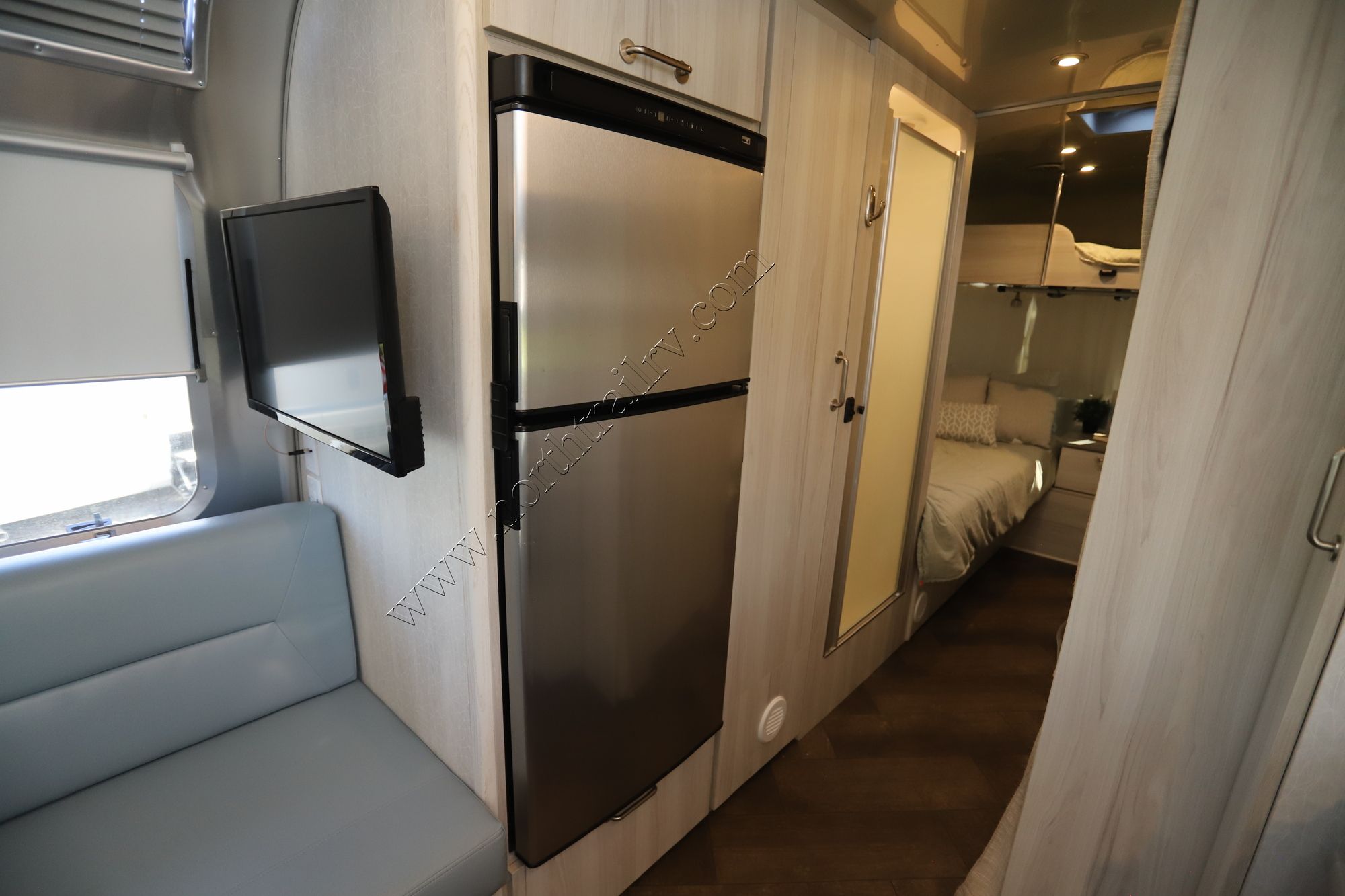 Used 2023 Airstream International 25FBT Travel Trailer  For Sale