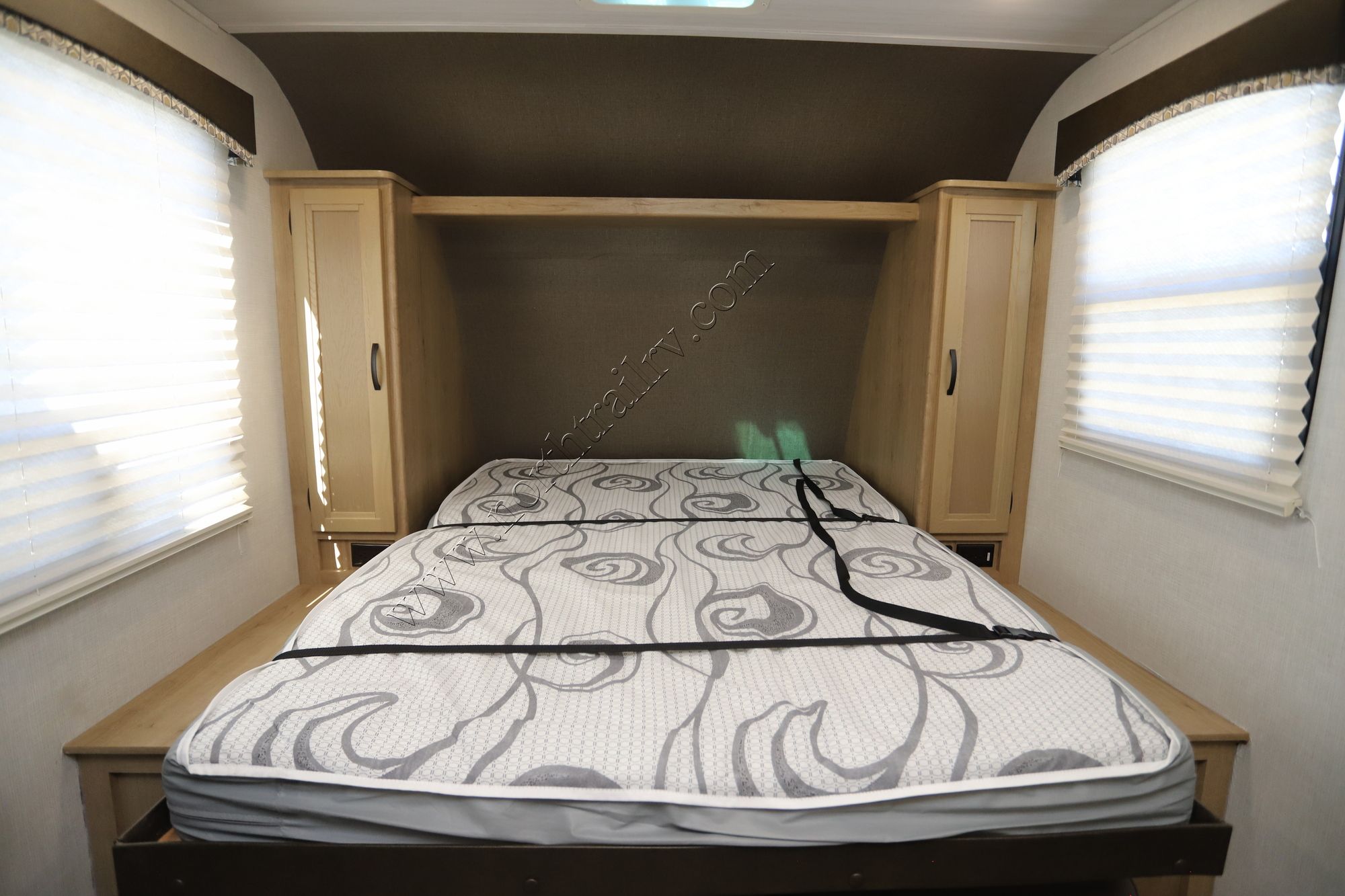 Used 2021 Winnebago Micro Minnie 2108 Travel Trailer  For Sale