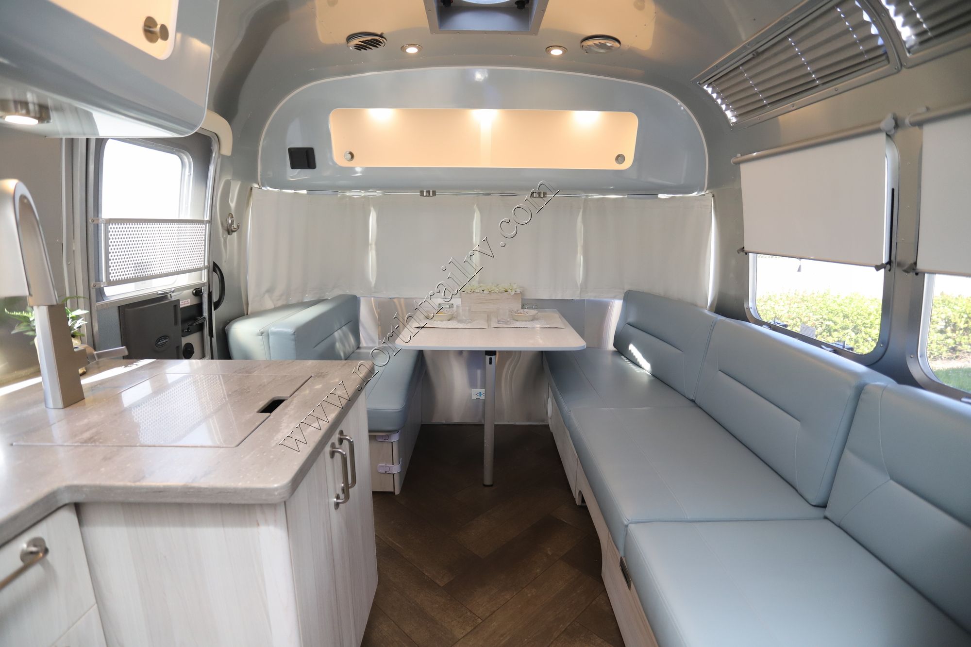 Used 2023 Airstream International 25FBT Travel Trailer  For Sale