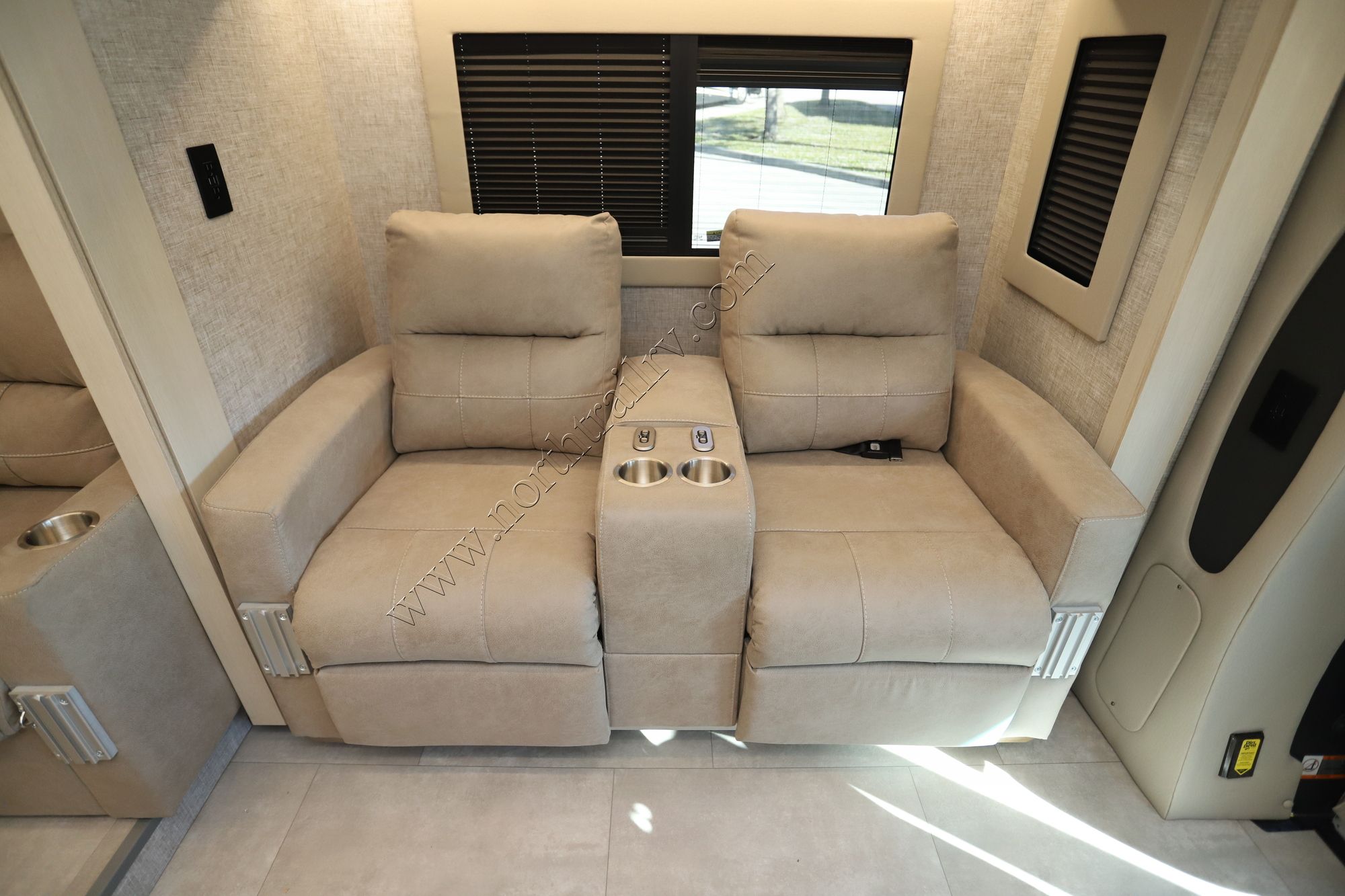 New 2025 Tiffin Motor Homes Wayfarer 25XRW Class C  For Sale