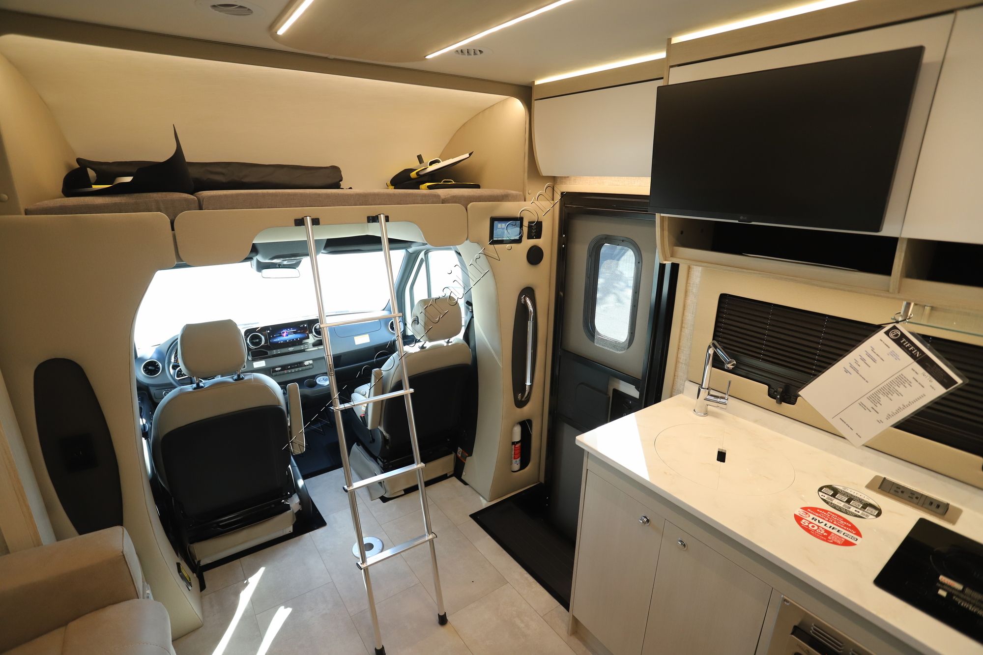 New 2025 Tiffin Motor Homes Wayfarer 25XRW Class C  For Sale