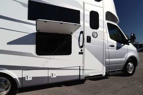 2025 Tiffin Motor Homes Wayfarer 25XRW Class C