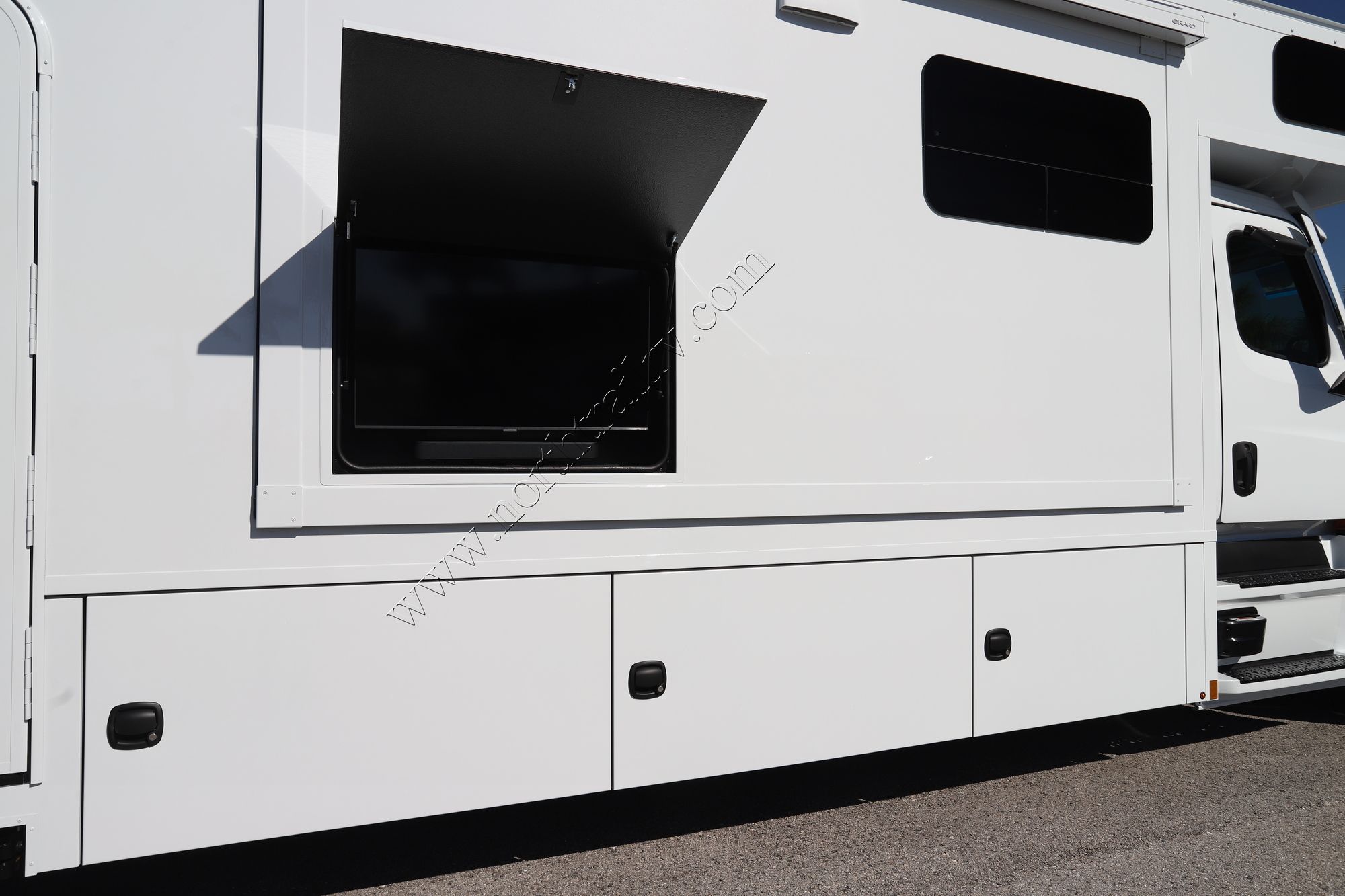 New 2025 Renegade Rv Classic 45CMR Super C  For Sale