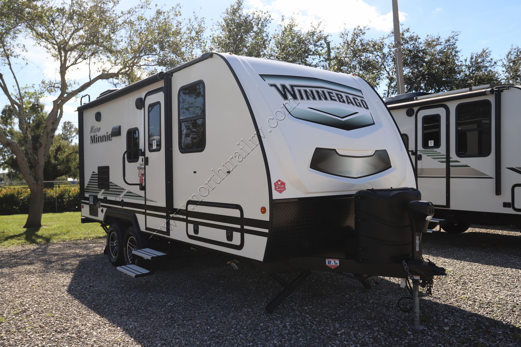 Used 2021 Winnebago Micro Minnie 2108 Travel Trailer  For Sale