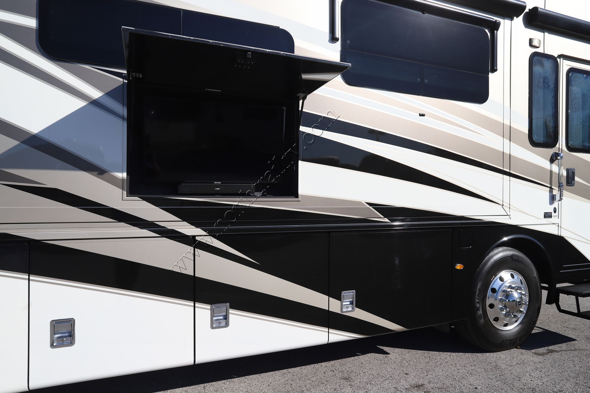 Used 2021 Newmar Ventana 4369 Class A  For Sale