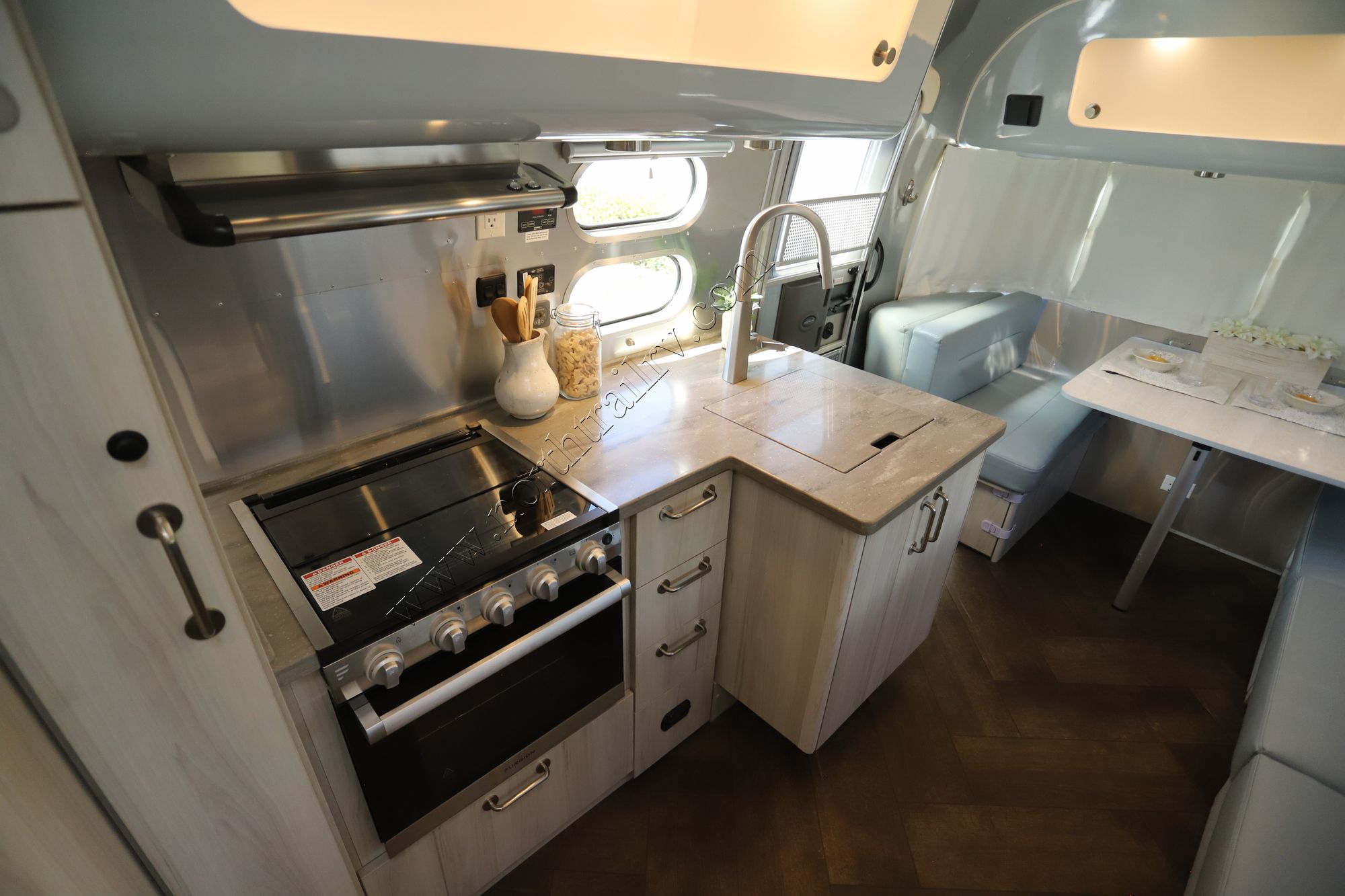 Used 2023 Airstream International 25FBT Travel Trailer  For Sale