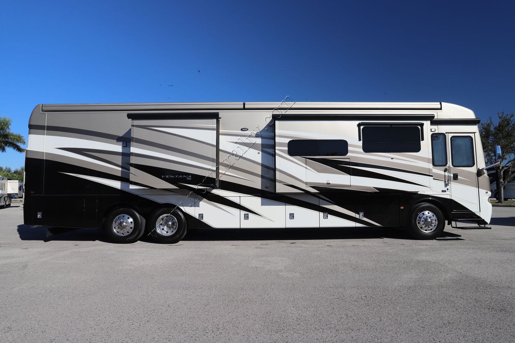 Used 2021 Newmar Ventana 4369 Class A  For Sale