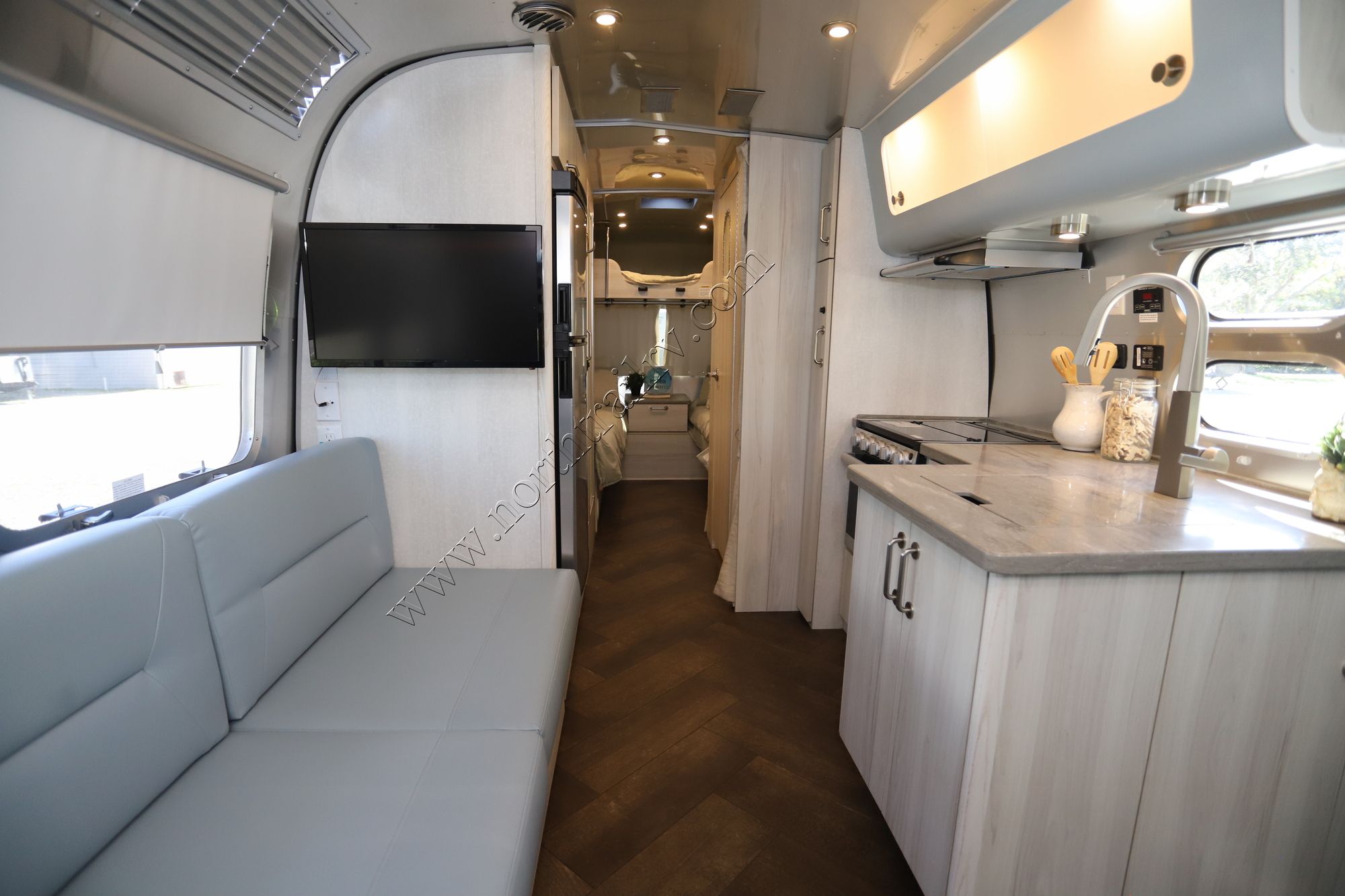 Used 2023 Airstream International 25FBT Travel Trailer  For Sale