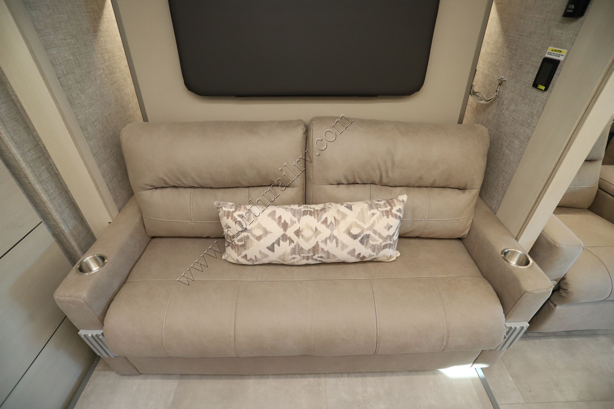New 2025 Tiffin Motor Homes Wayfarer 25XRW Class C  For Sale