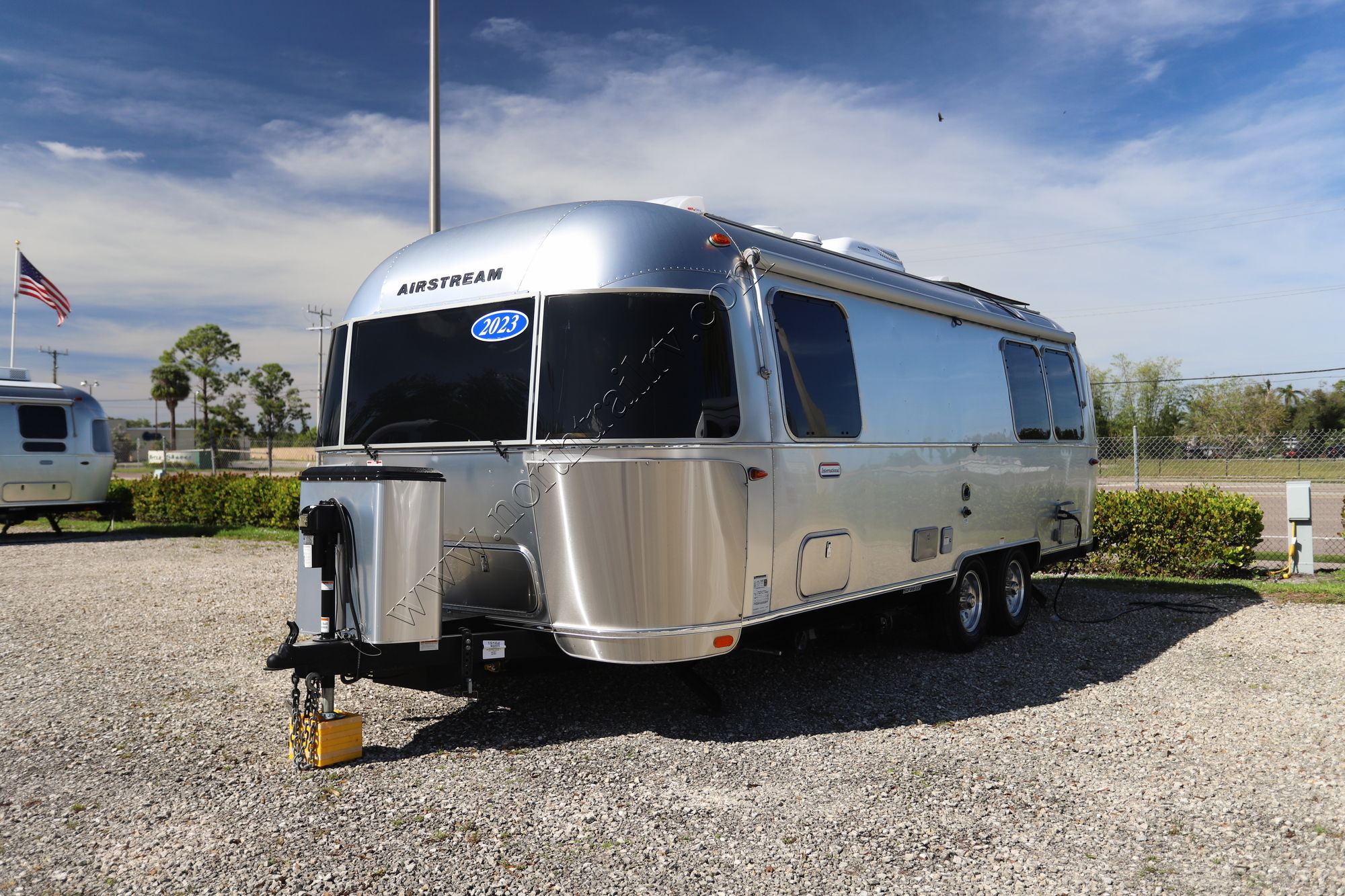 Used 2023 Airstream International 25FBT Travel Trailer  For Sale