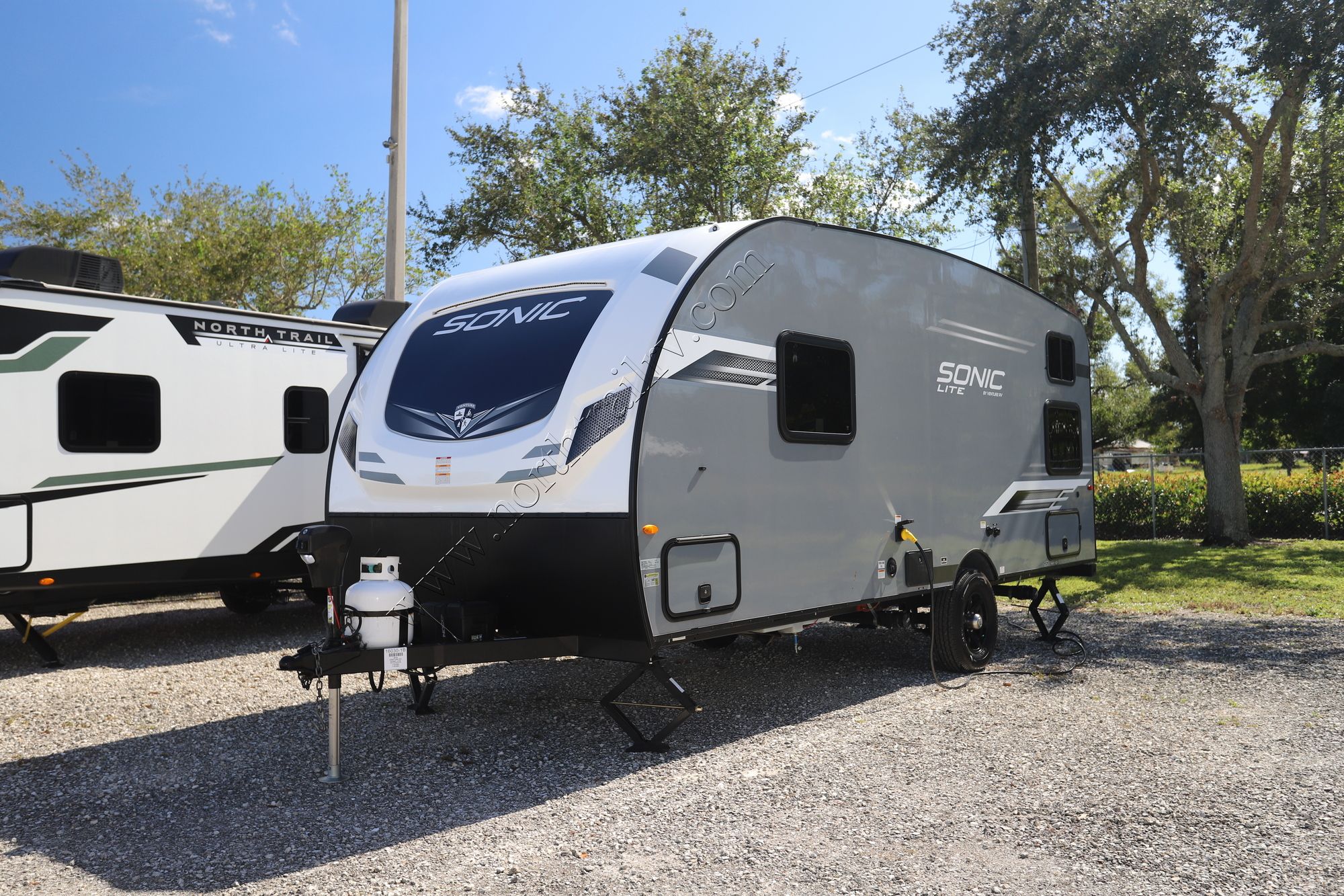 Used 2024 Venture Rv Sonic Lite 170VBH Travel Trailer  For Sale