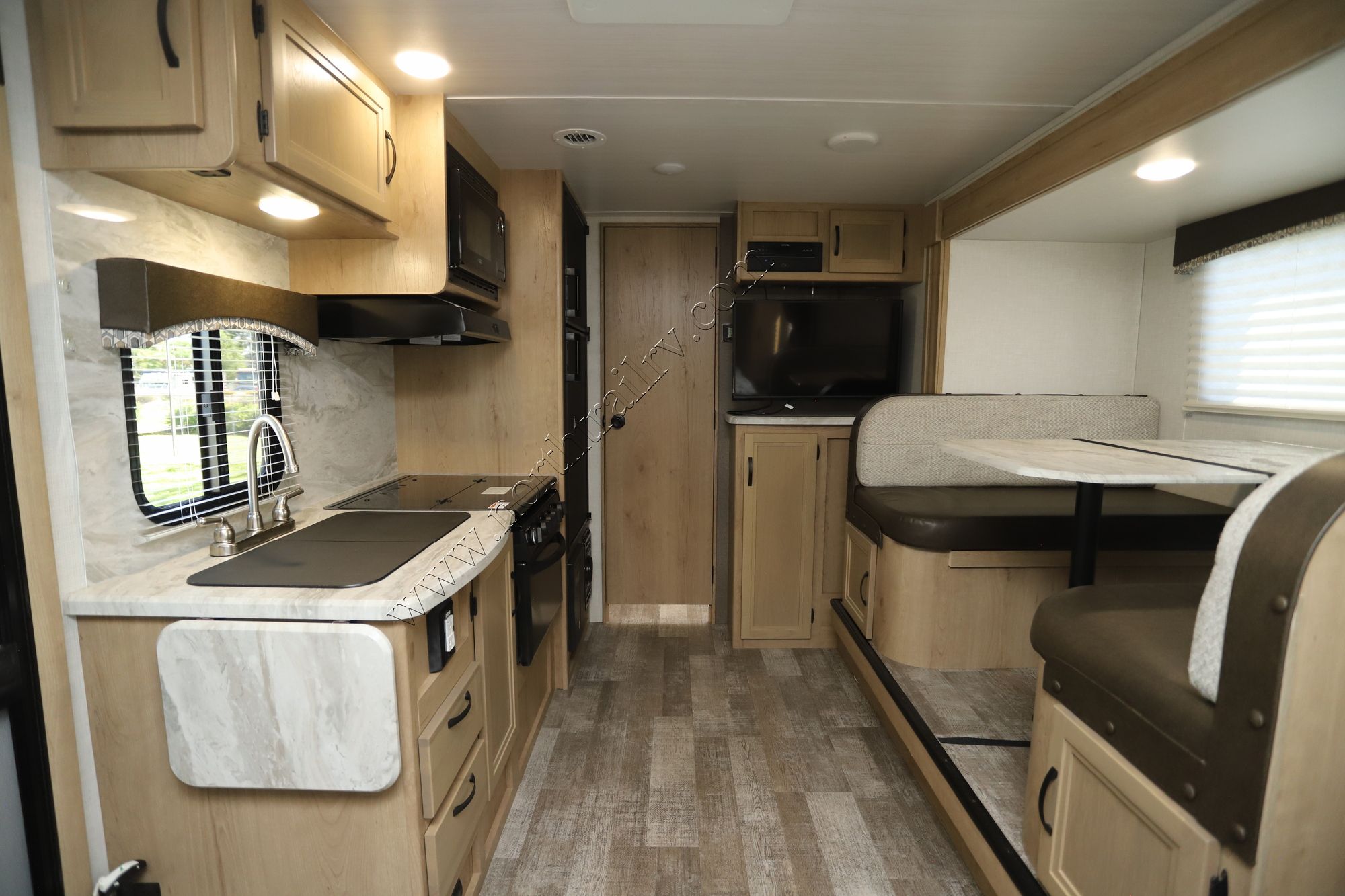 Used 2021 Winnebago Micro Minnie 2108 Travel Trailer  For Sale