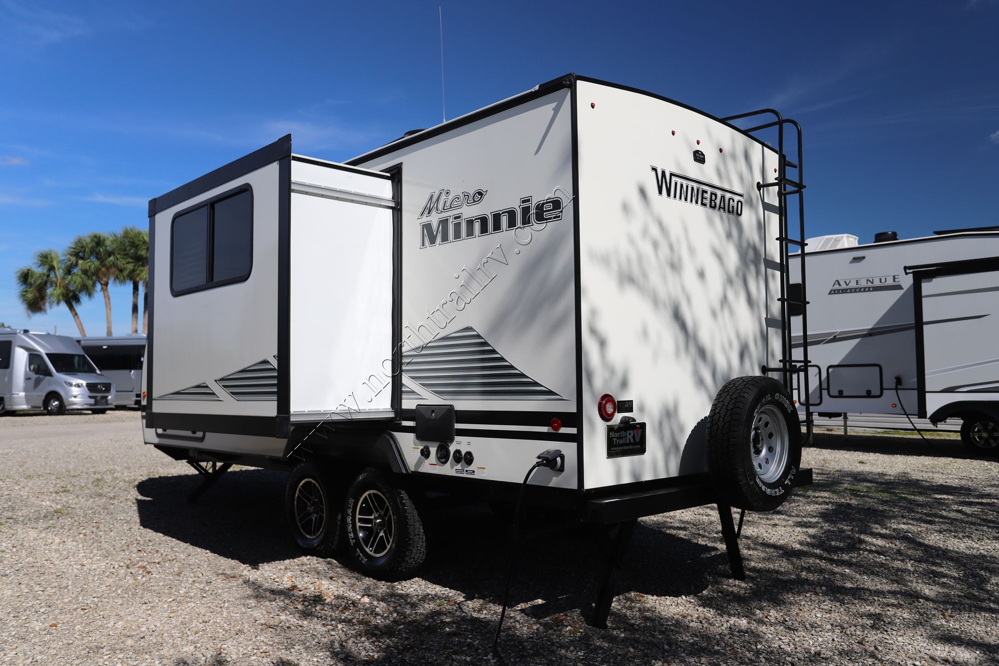 Used 2021 Winnebago Micro Minnie 2108 Travel Trailer  For Sale