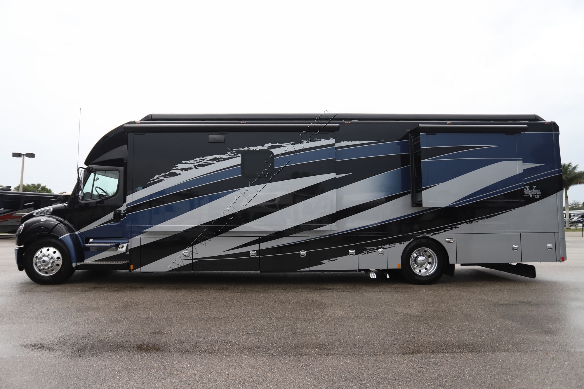 Used 2022 Renegade Rv Verona Le 40LRB Super C  For Sale