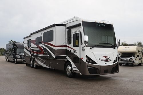 2025 Tiffin Motor Homes Phaeton 44OH