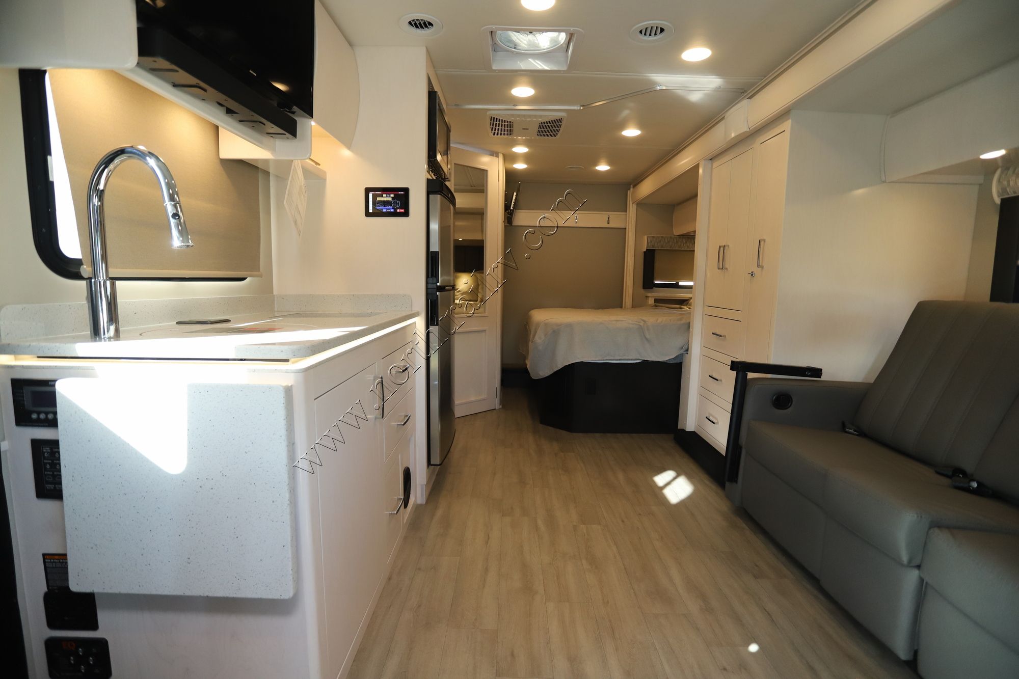 New 2025 Renegade Rv Vienna 25FWC Class C  For Sale