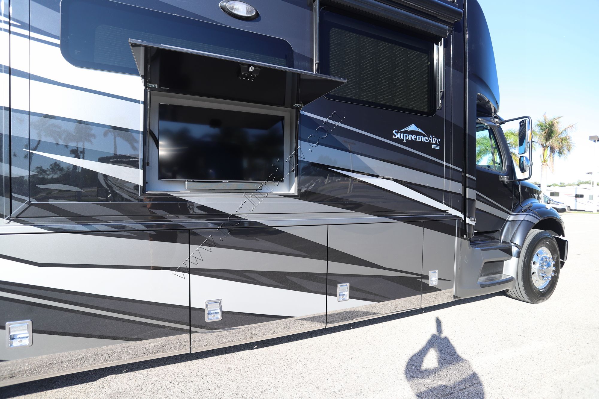 New 2025 Newmar Supreme Aire 4530 Super C  For Sale