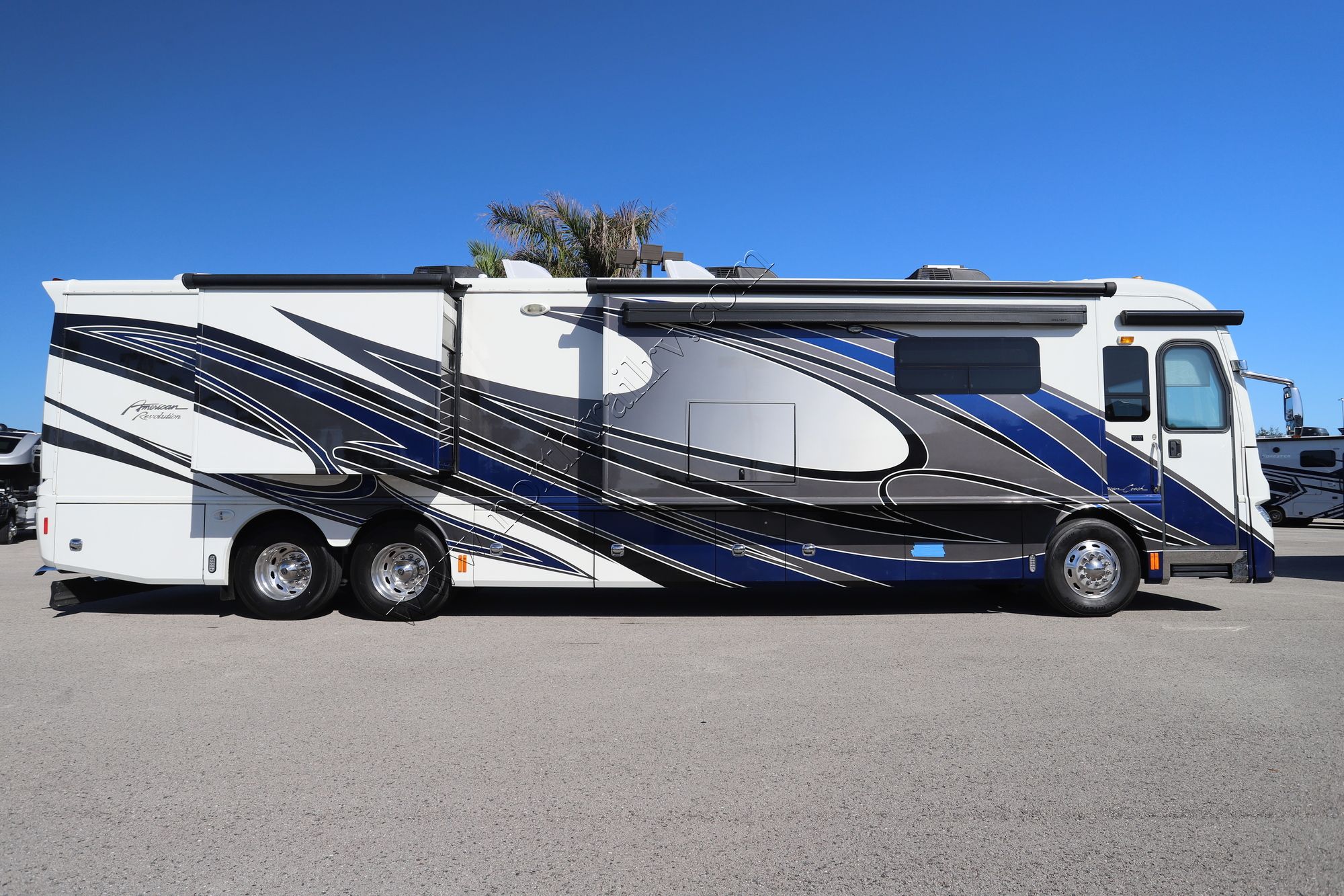 Used 2016 American Coach Revolution 42T Class A  For Sale