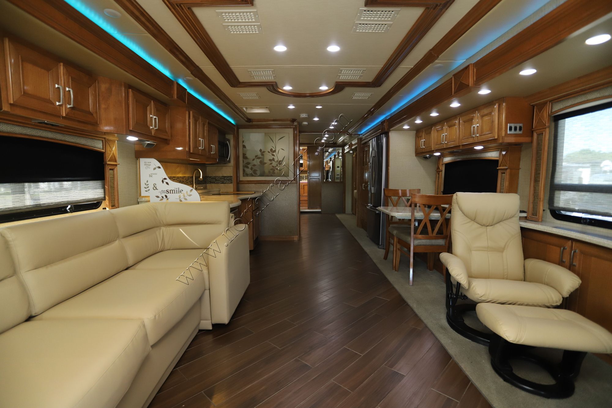 Used 2016 American Coach Revolution 42T Class A  For Sale