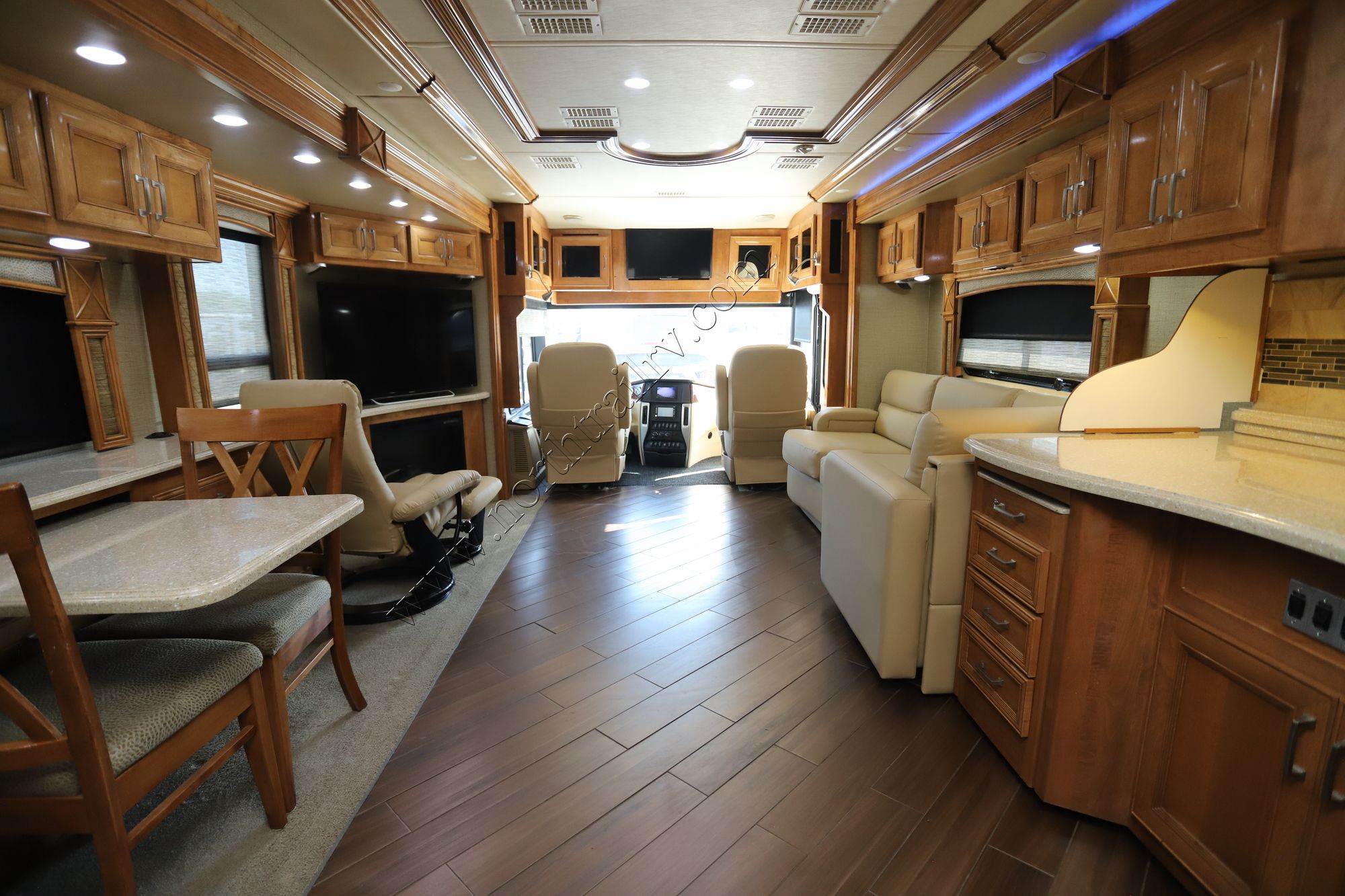 Used 2016 American Coach Revolution 42T Class A  For Sale