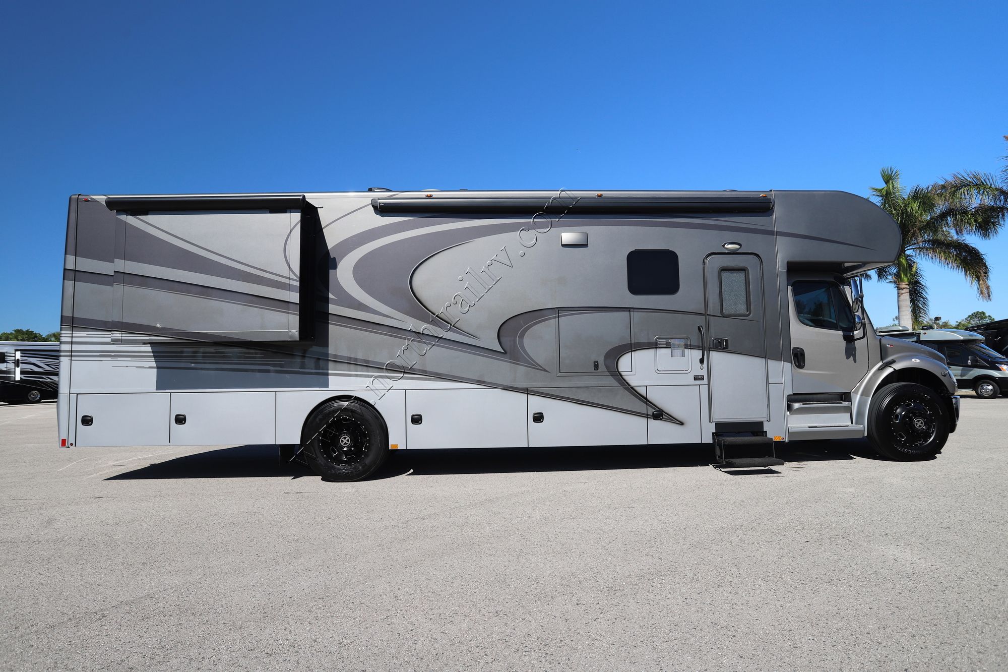 Used 2019 Renegade Rv Valencia 38RW Super C  For Sale