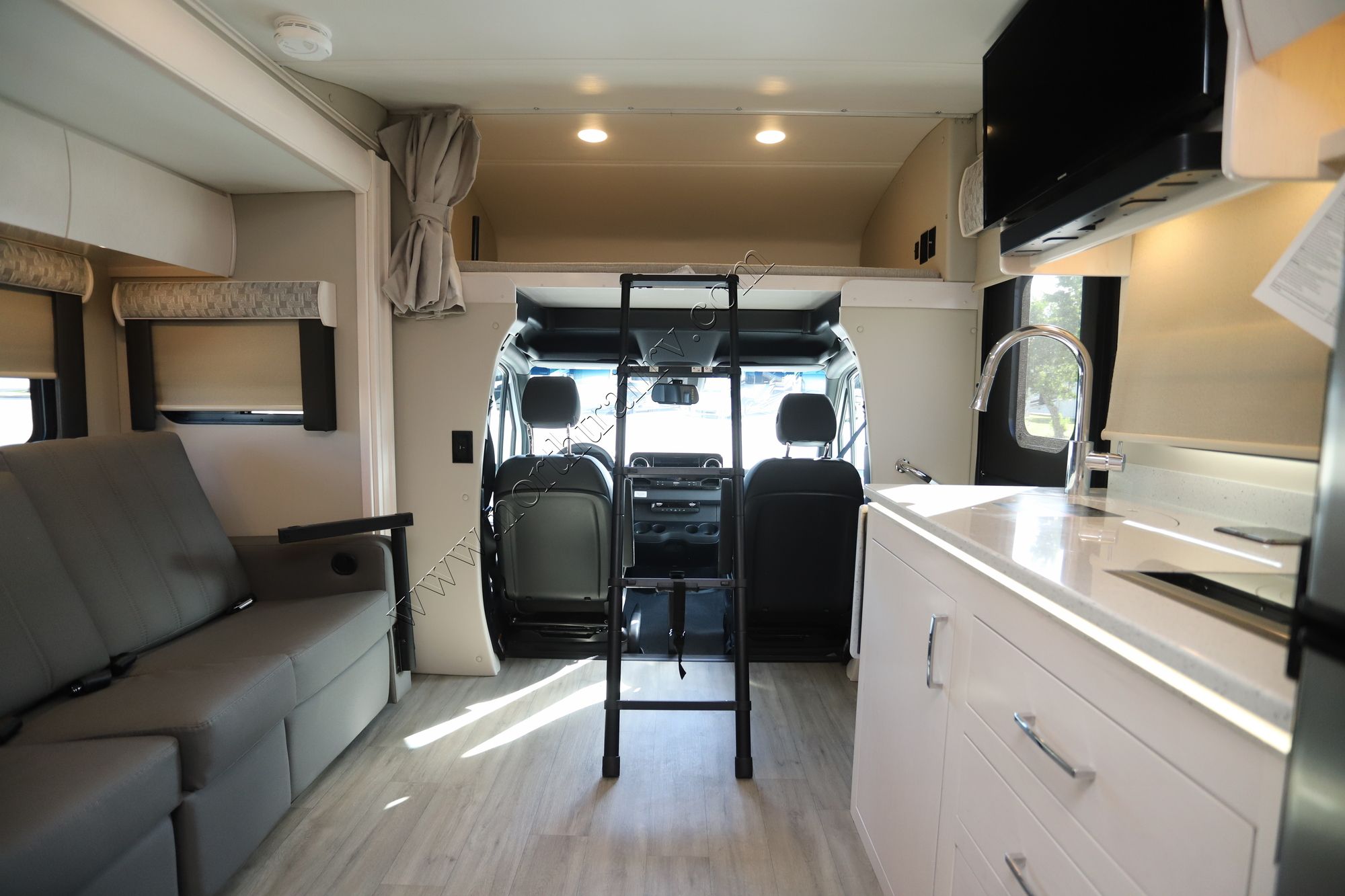 New 2025 Renegade Rv Vienna 25FWC Class C  For Sale