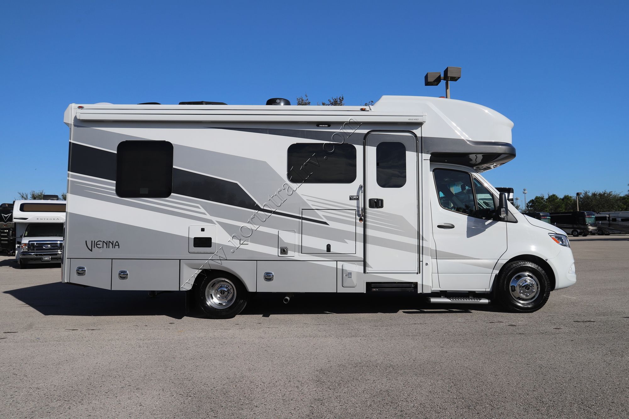 New 2025 Renegade Rv Vienna 25FWC Class C  For Sale